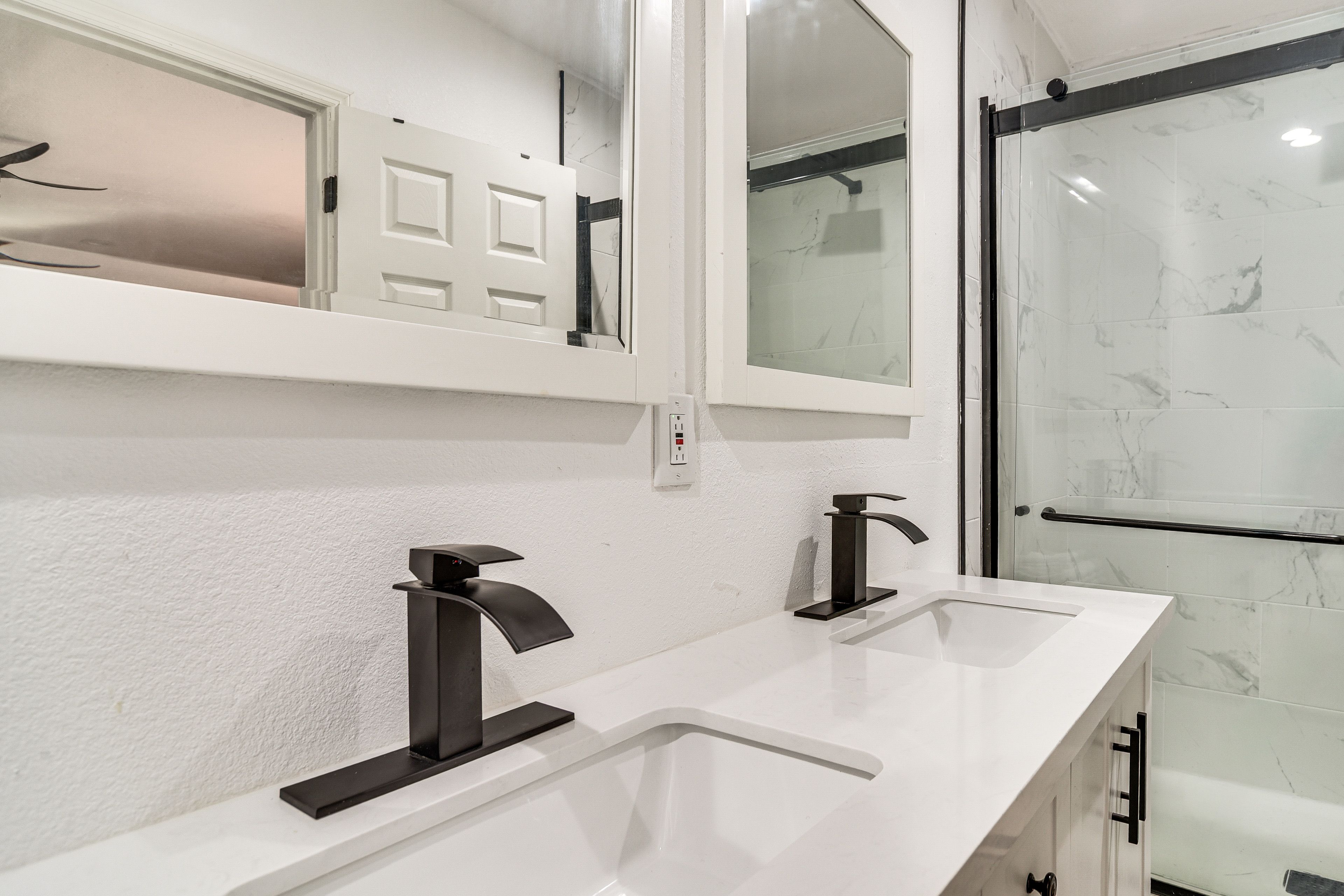 Full Bathroom | Complimentary Toiletries | Towels Provided