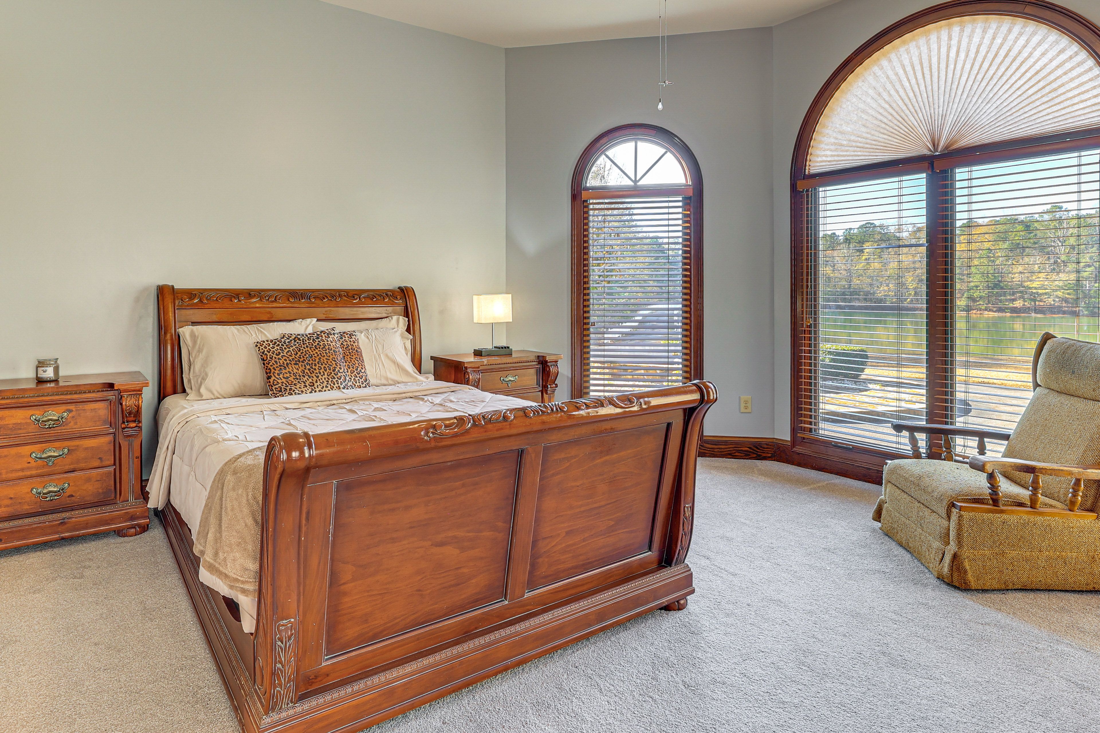 Bedroom 1 | King Bed | Linens