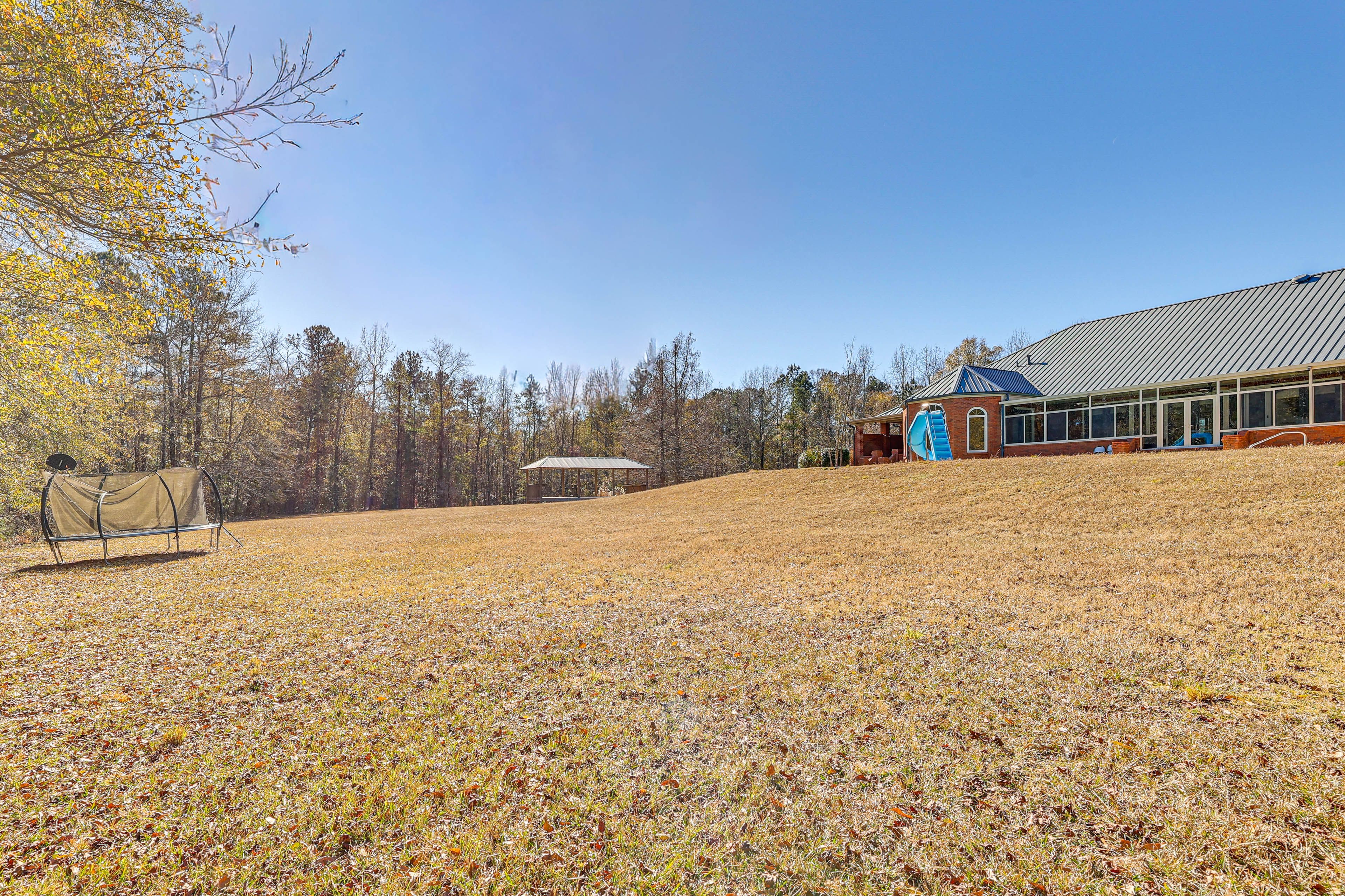 Shared Outdoor Space | Backyard | Gazebo | Grill