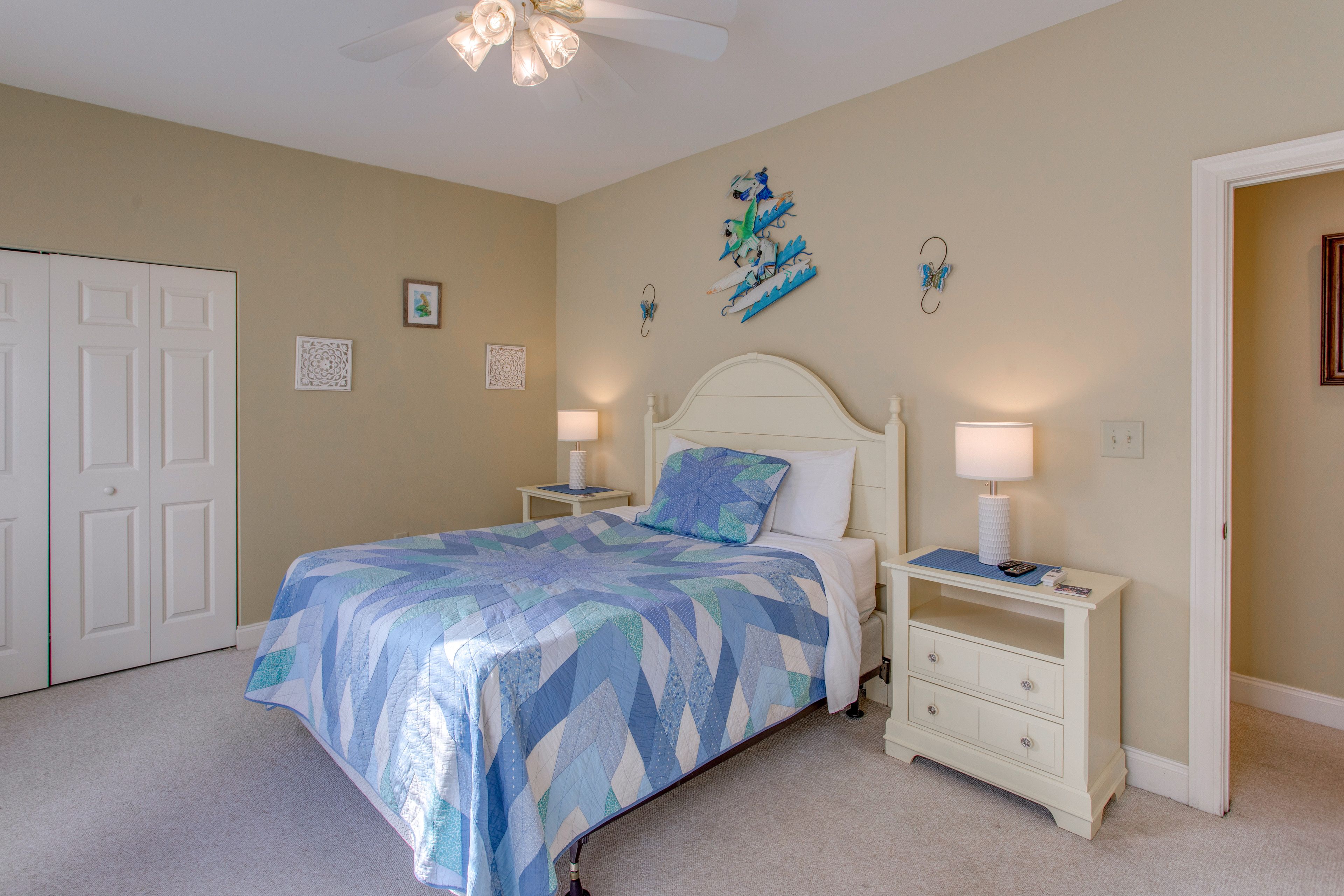 Bedroom 2 | Queen Bed