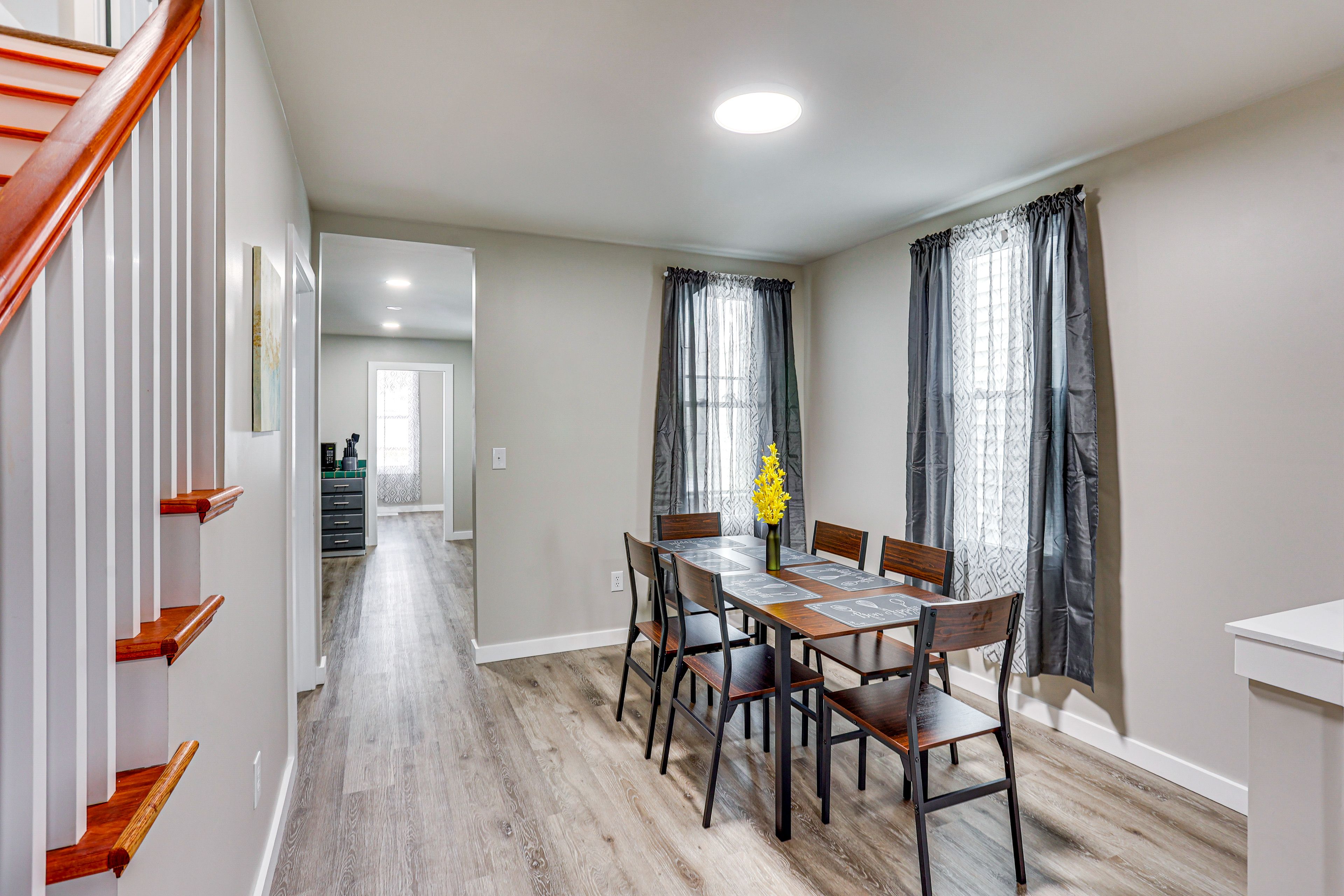 Dining Area | Free WiFi