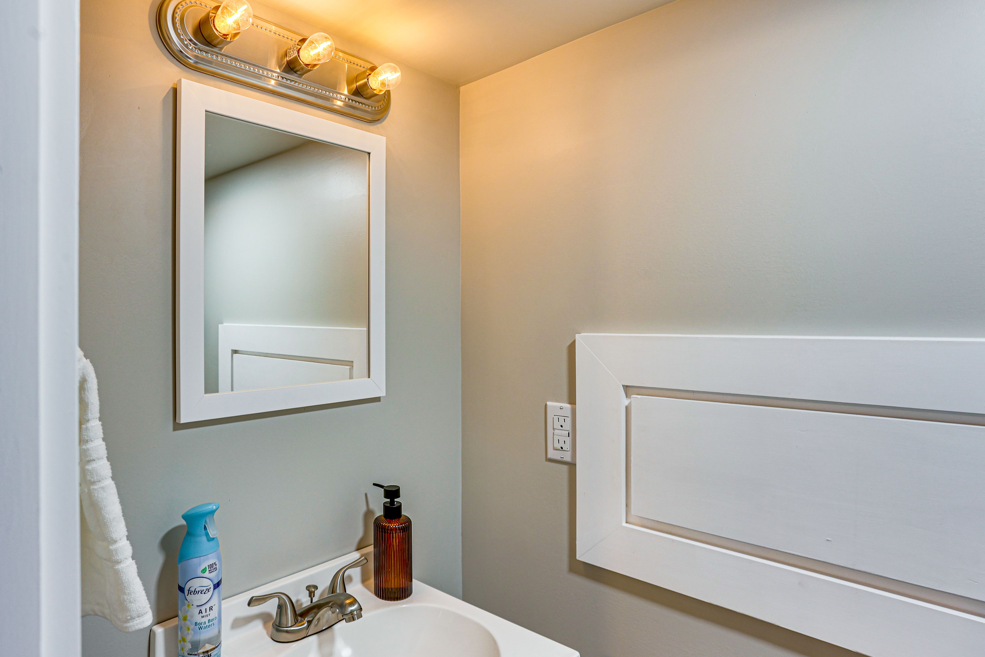 Half Bathroom | 1st Floor