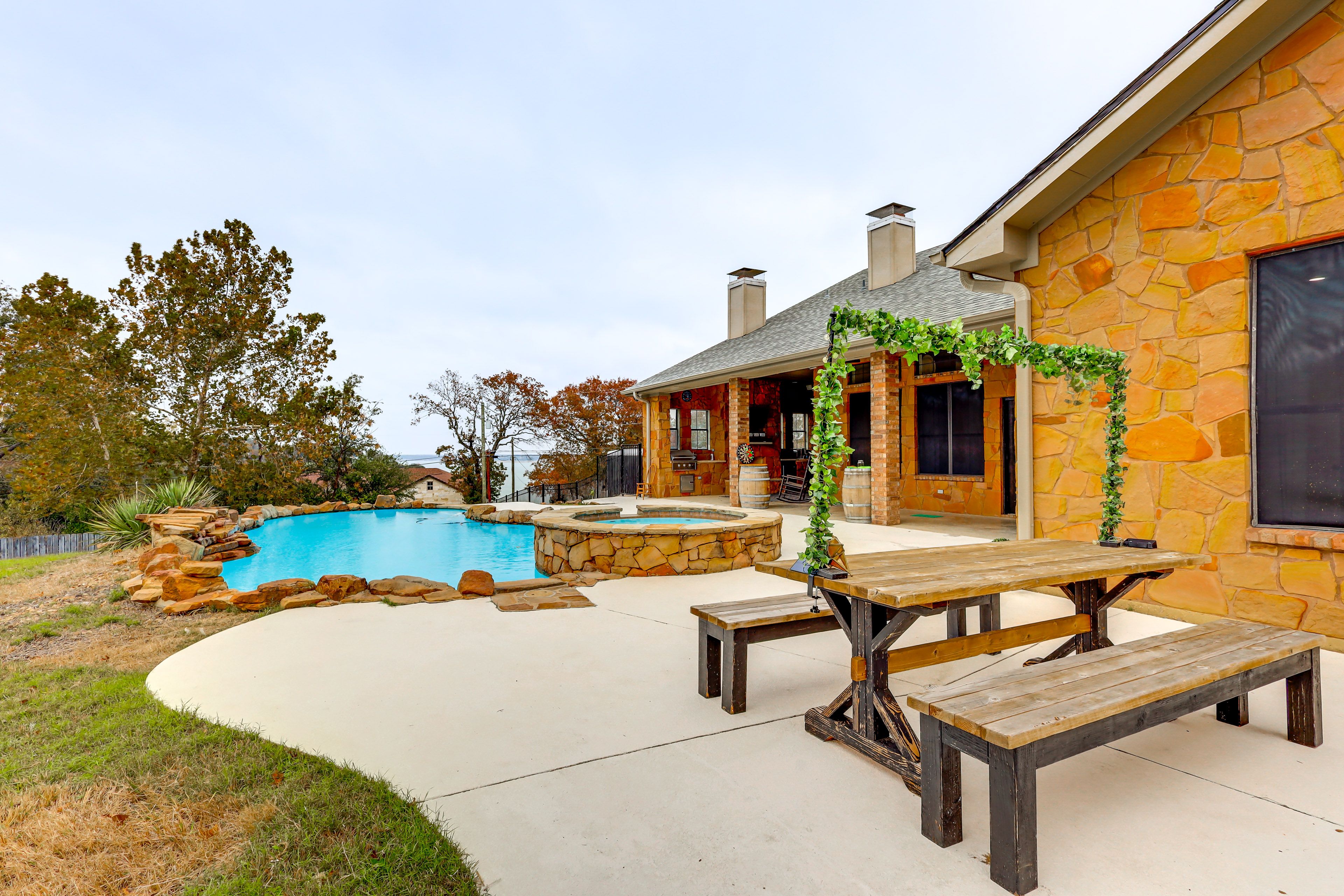 Pool (Seasonal, Not Heated) | Hot Tub | Pool Toys