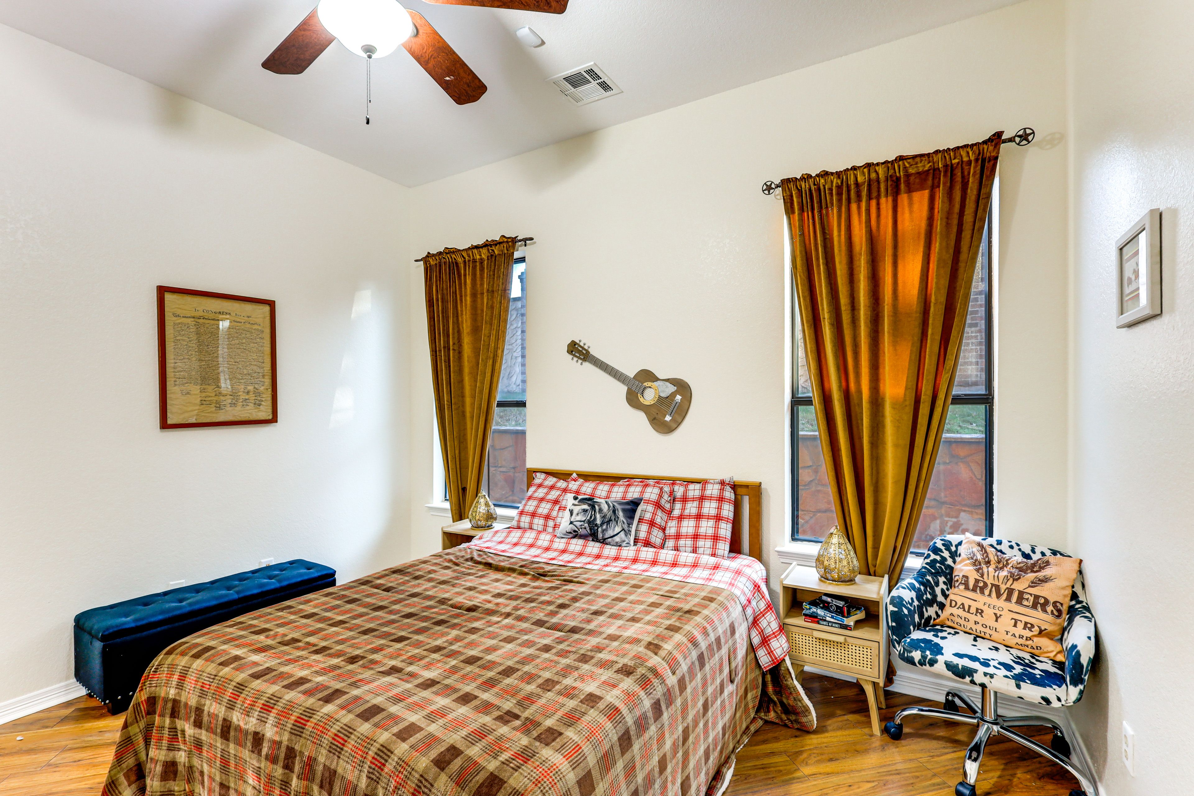 Bedroom 2 | Queen Bed