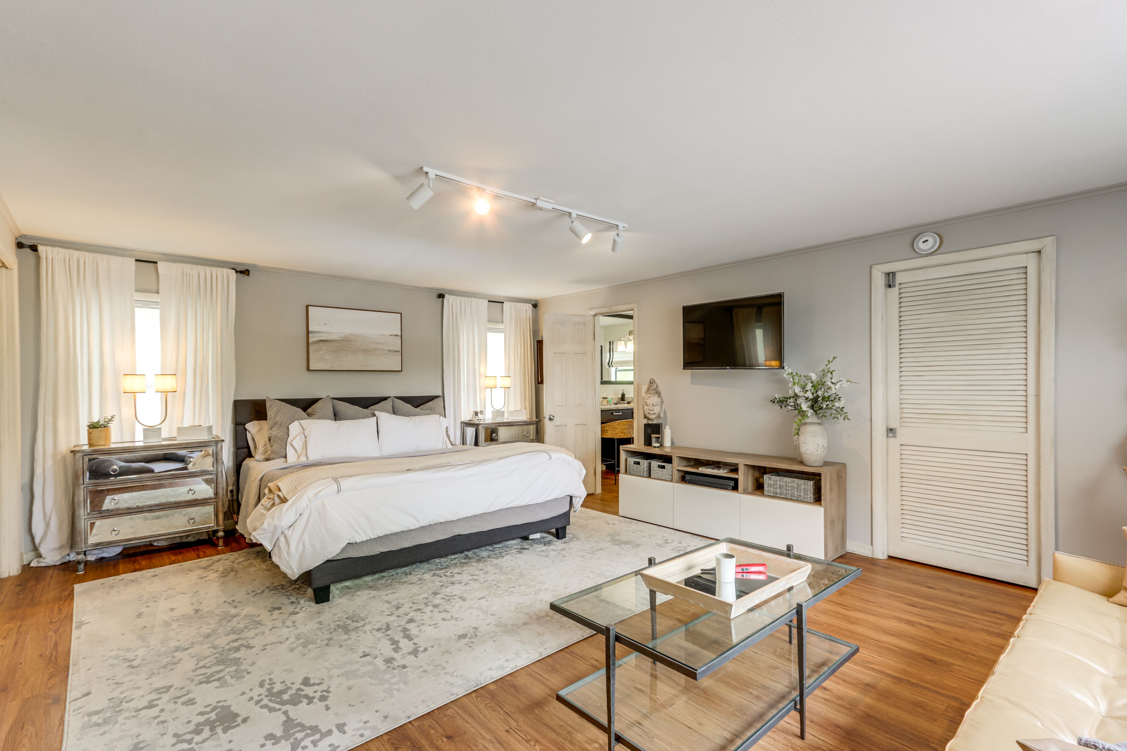 Bedroom 1 | King Bed