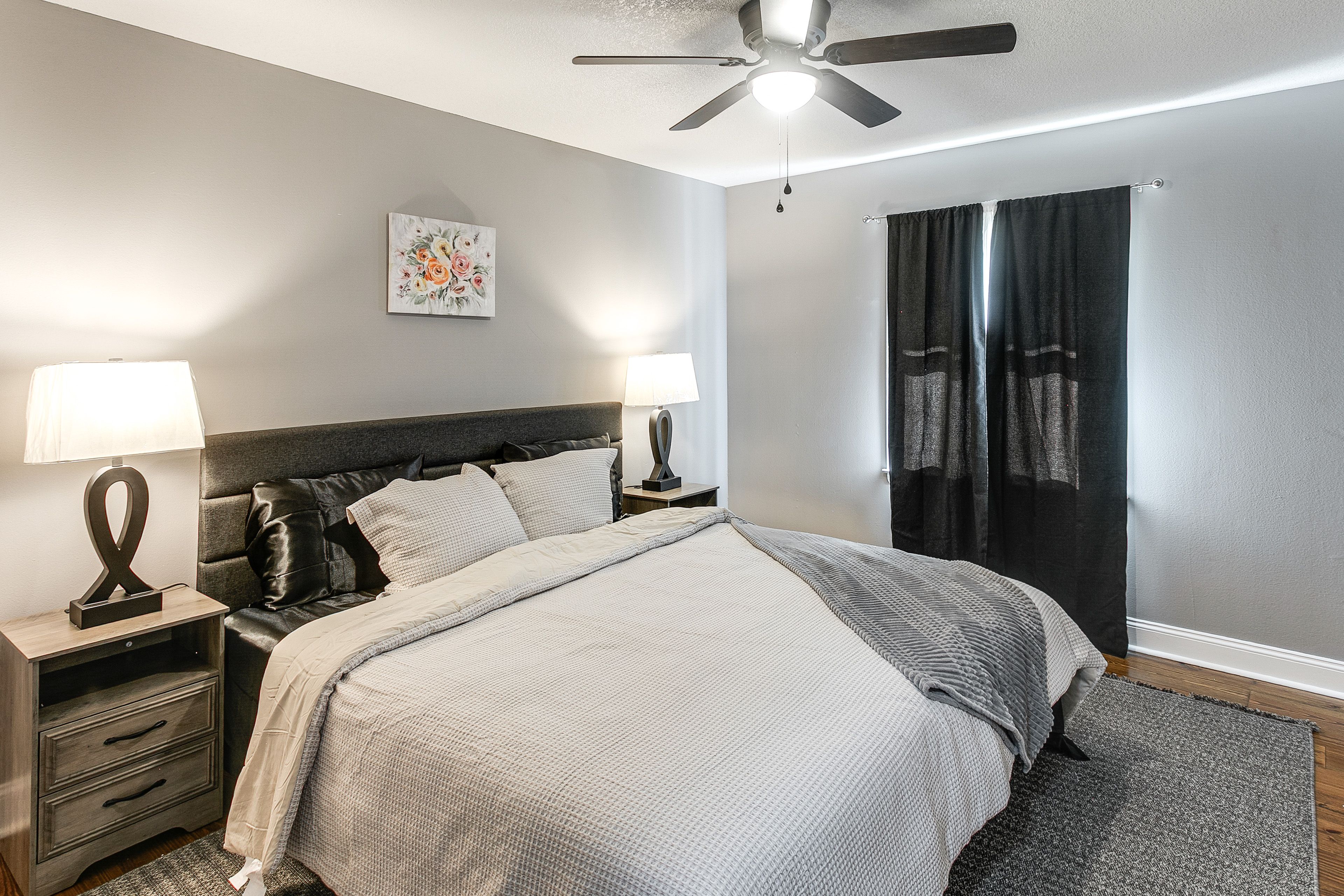 Bedroom 1 | King Bed