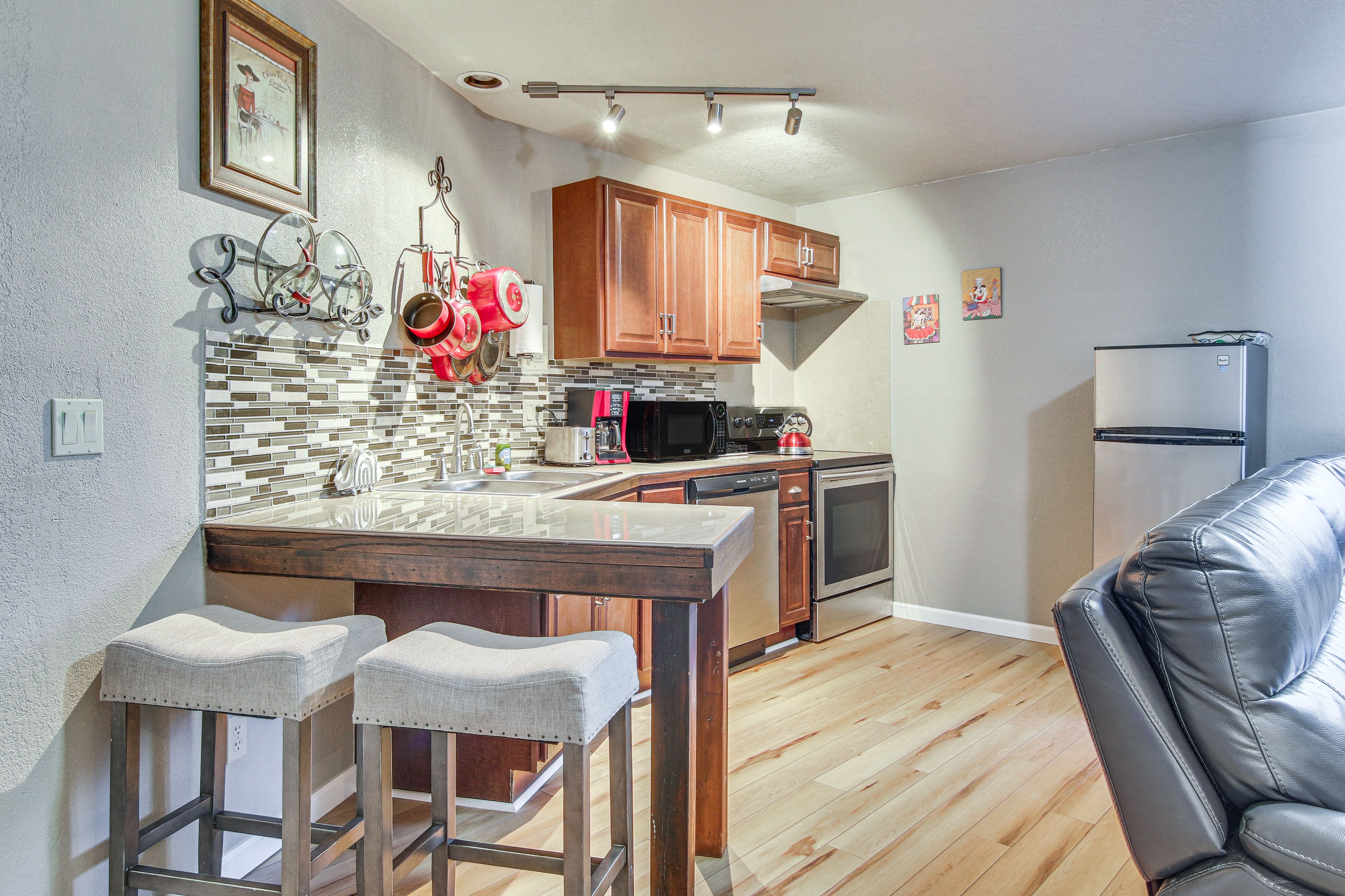 Kitchen | Cooking Basics | Dishware/Flatware