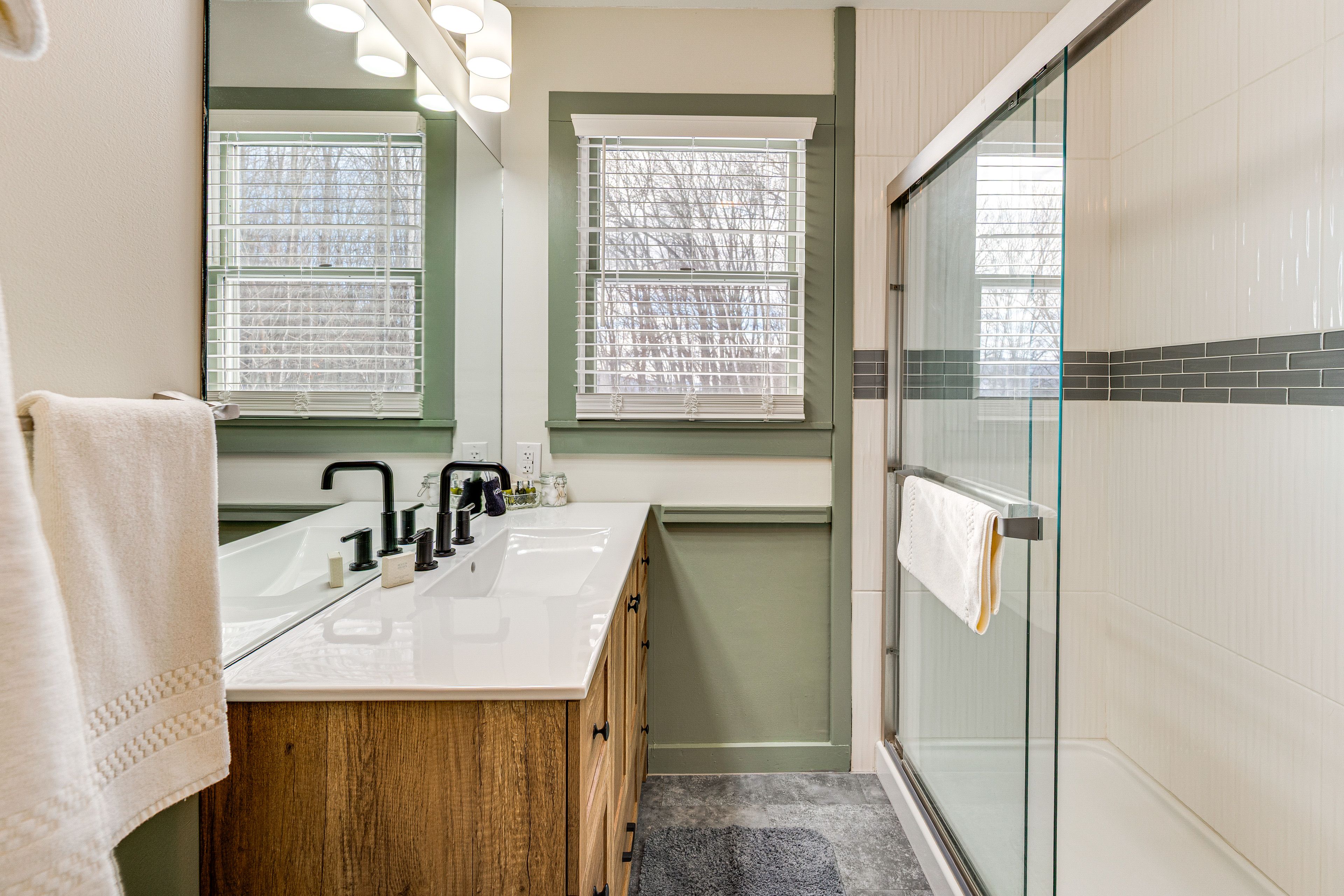 Full Bathroom | 2nd Floor