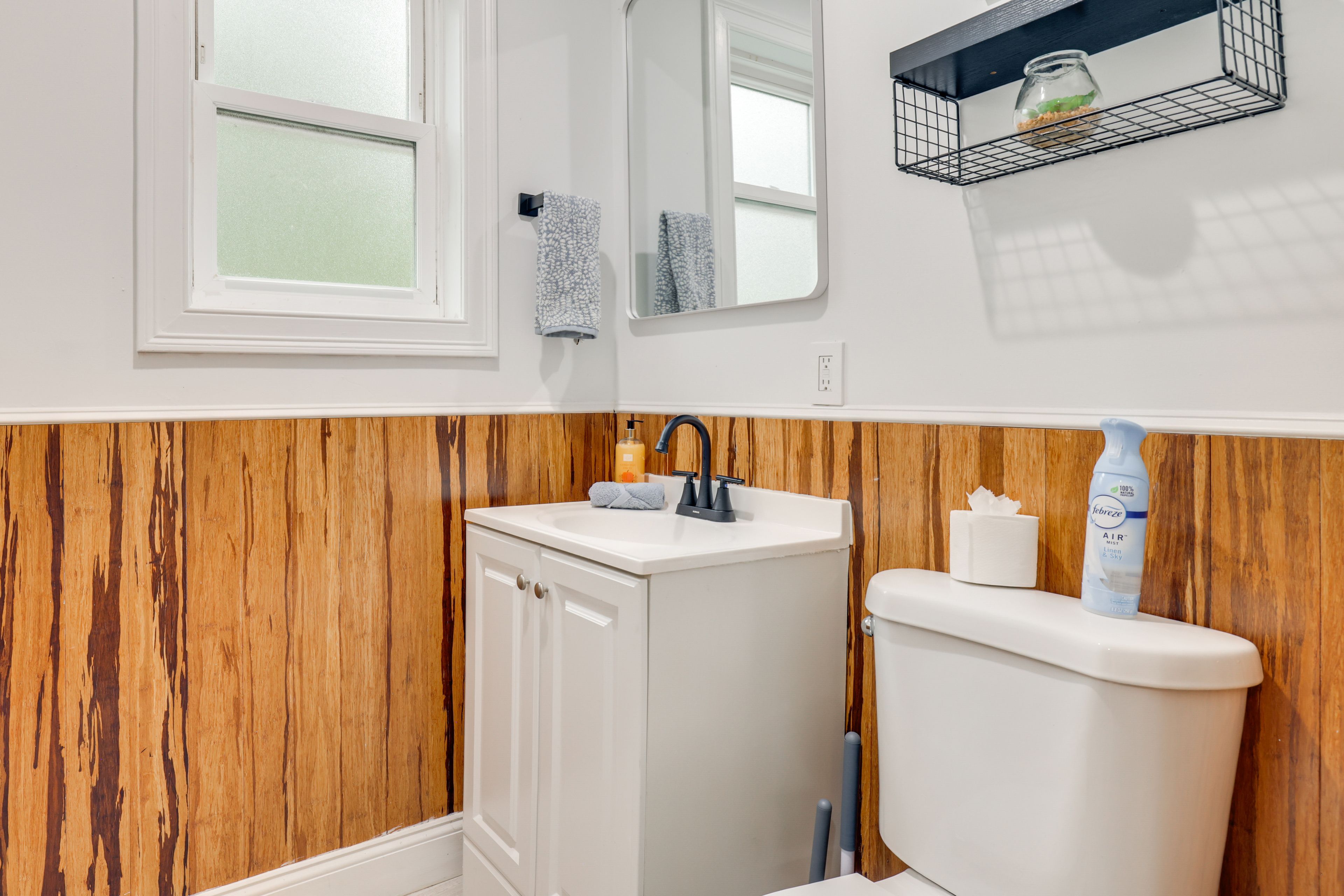 Half Bathroom | 1st Floor