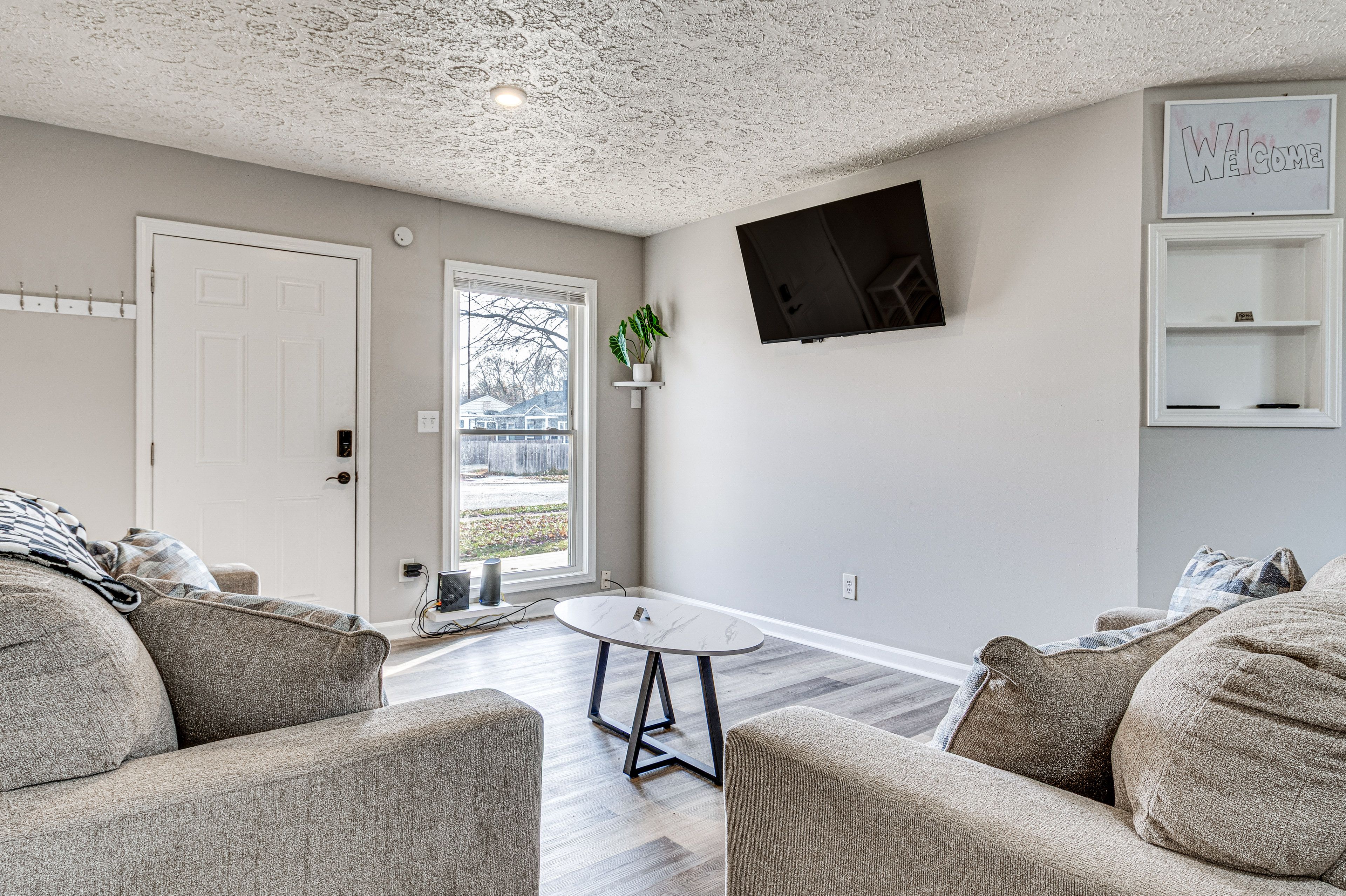 Living Room | Free WiFi | Central A/C & Heating