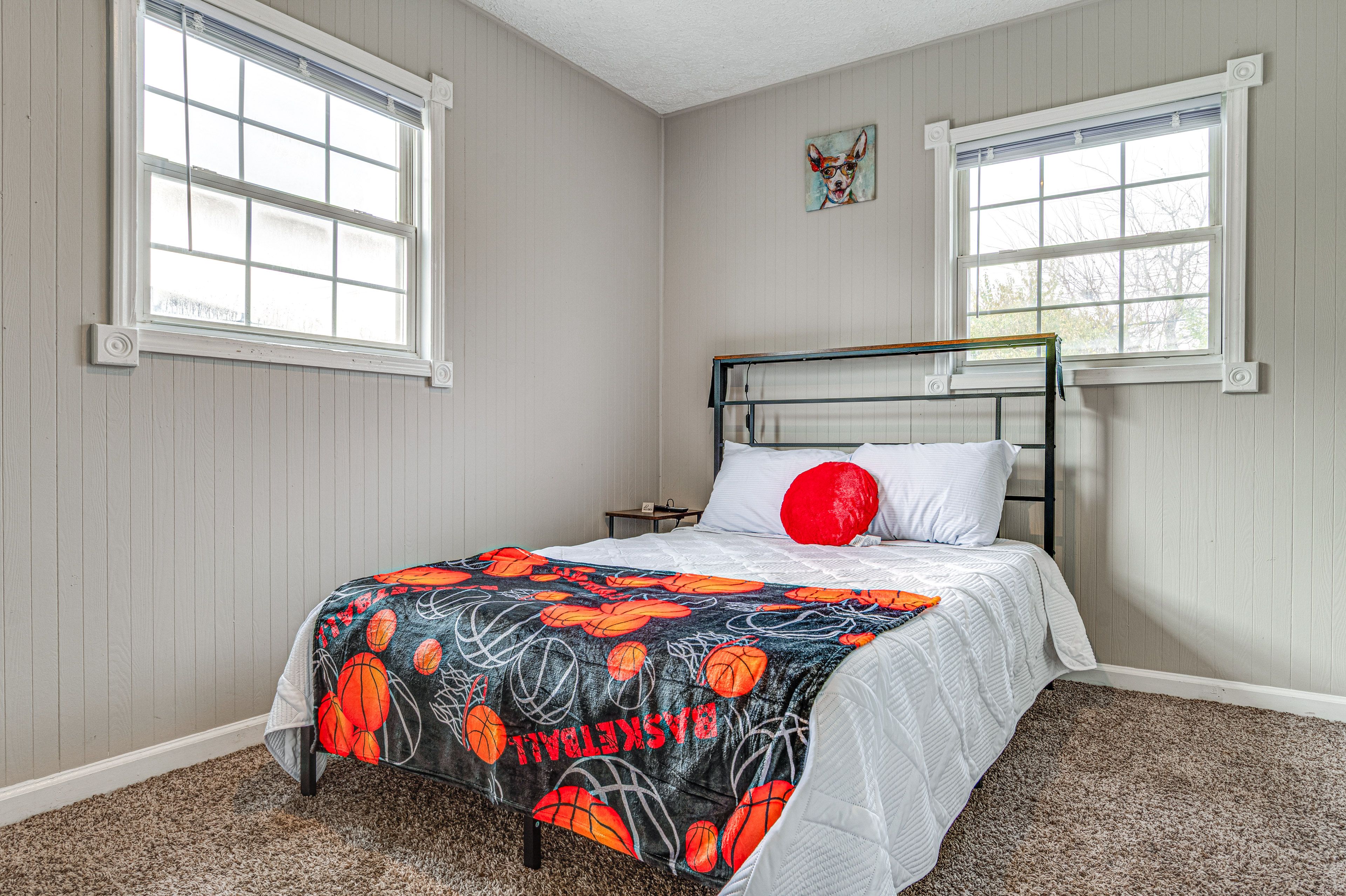 Bedroom 2 | Full Bed | Desk | Smart TV