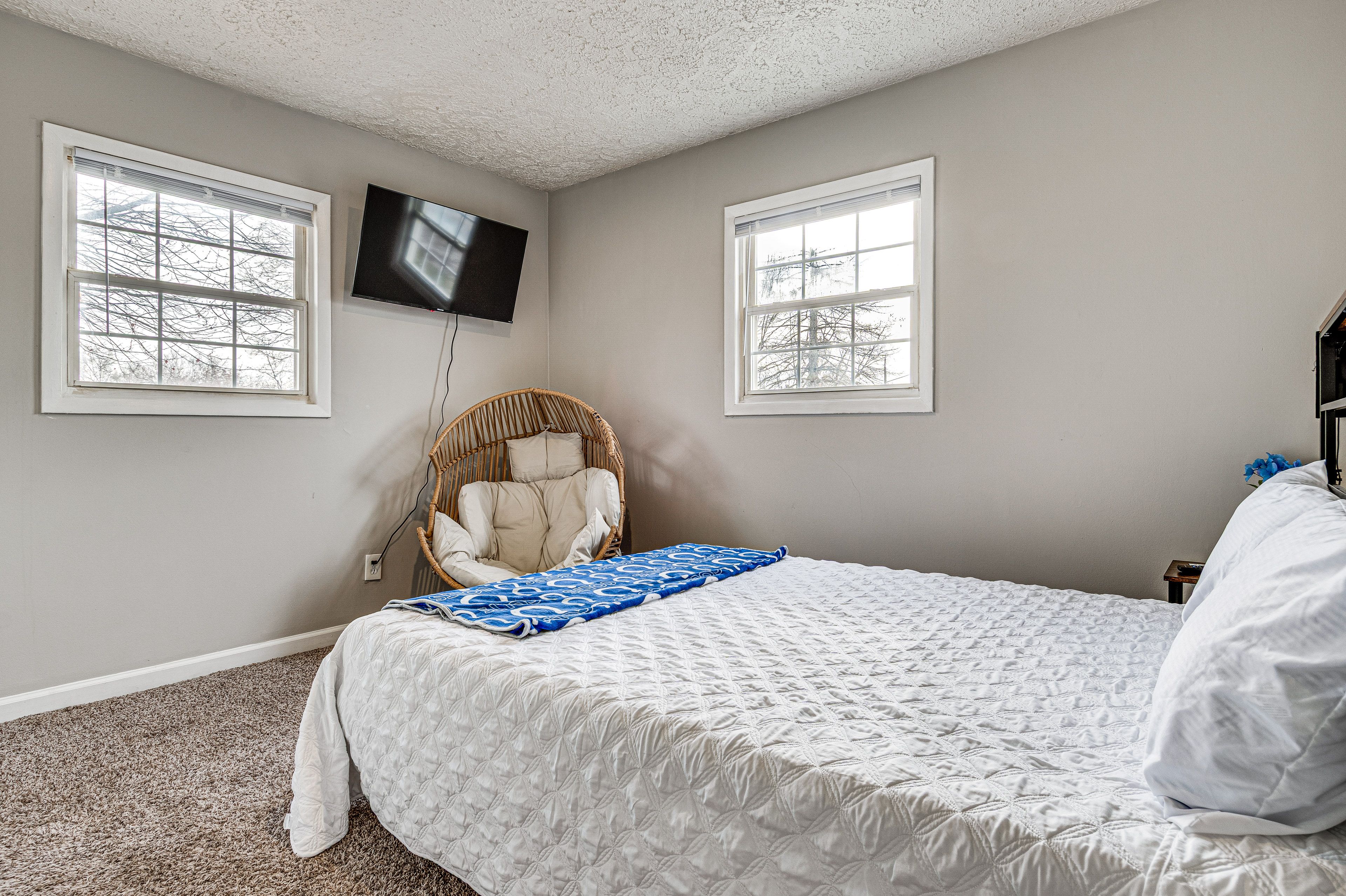 Bedroom 1 | Queen Bed