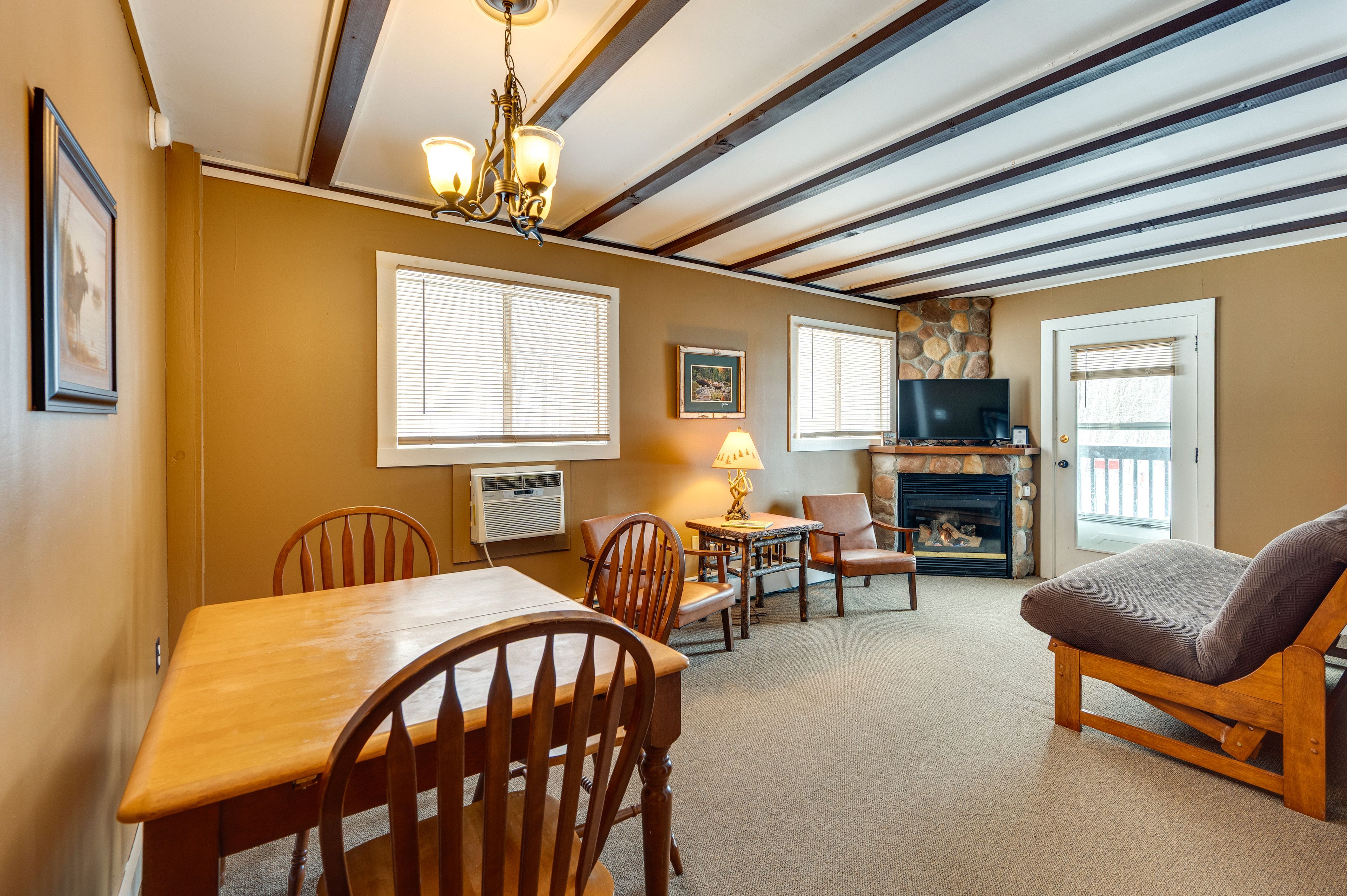 Living Room | Full Sleeper Sofa | Free WiFi | Central Heat