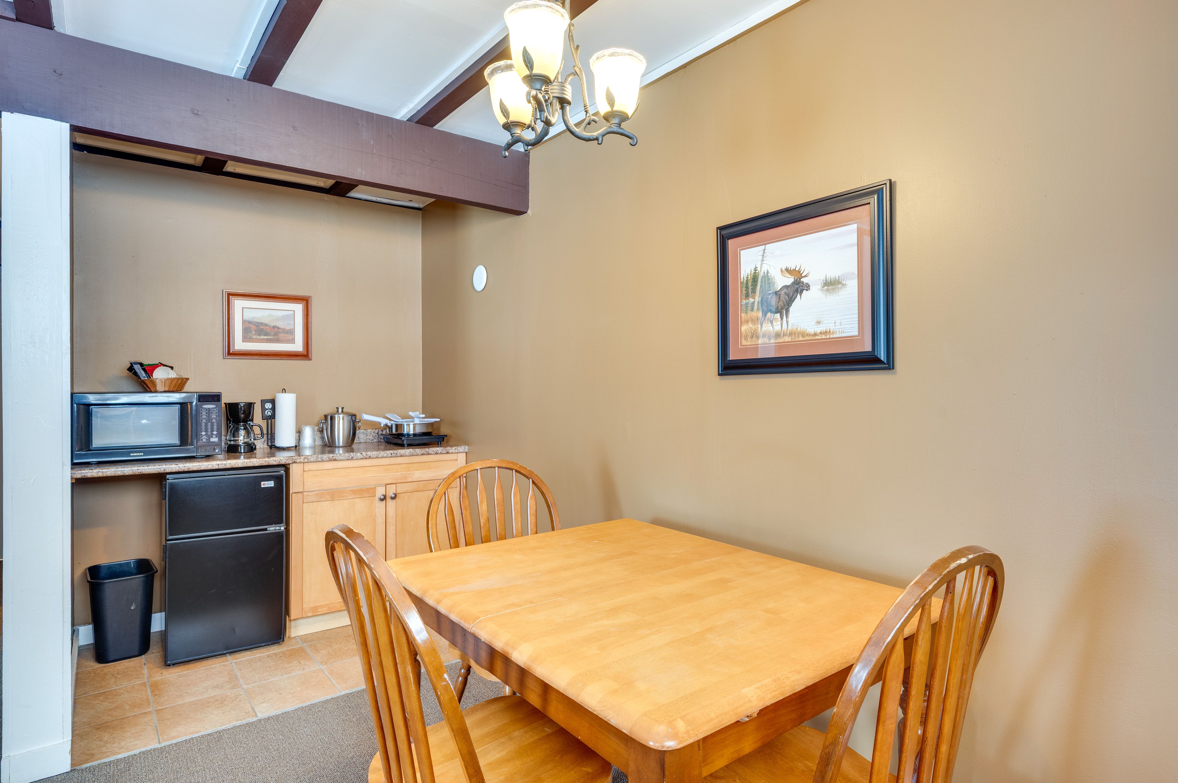 Dining Table | Dishware & Flatware