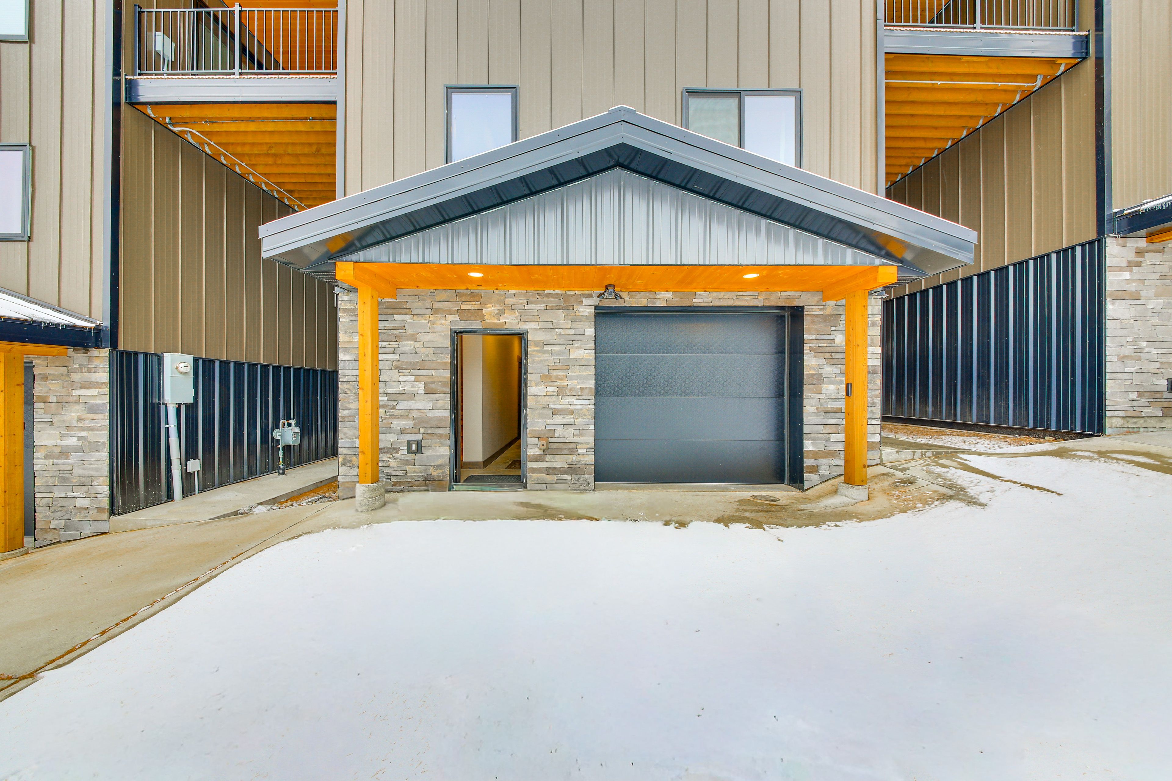 Parking | Driveway (2 Vehicles)