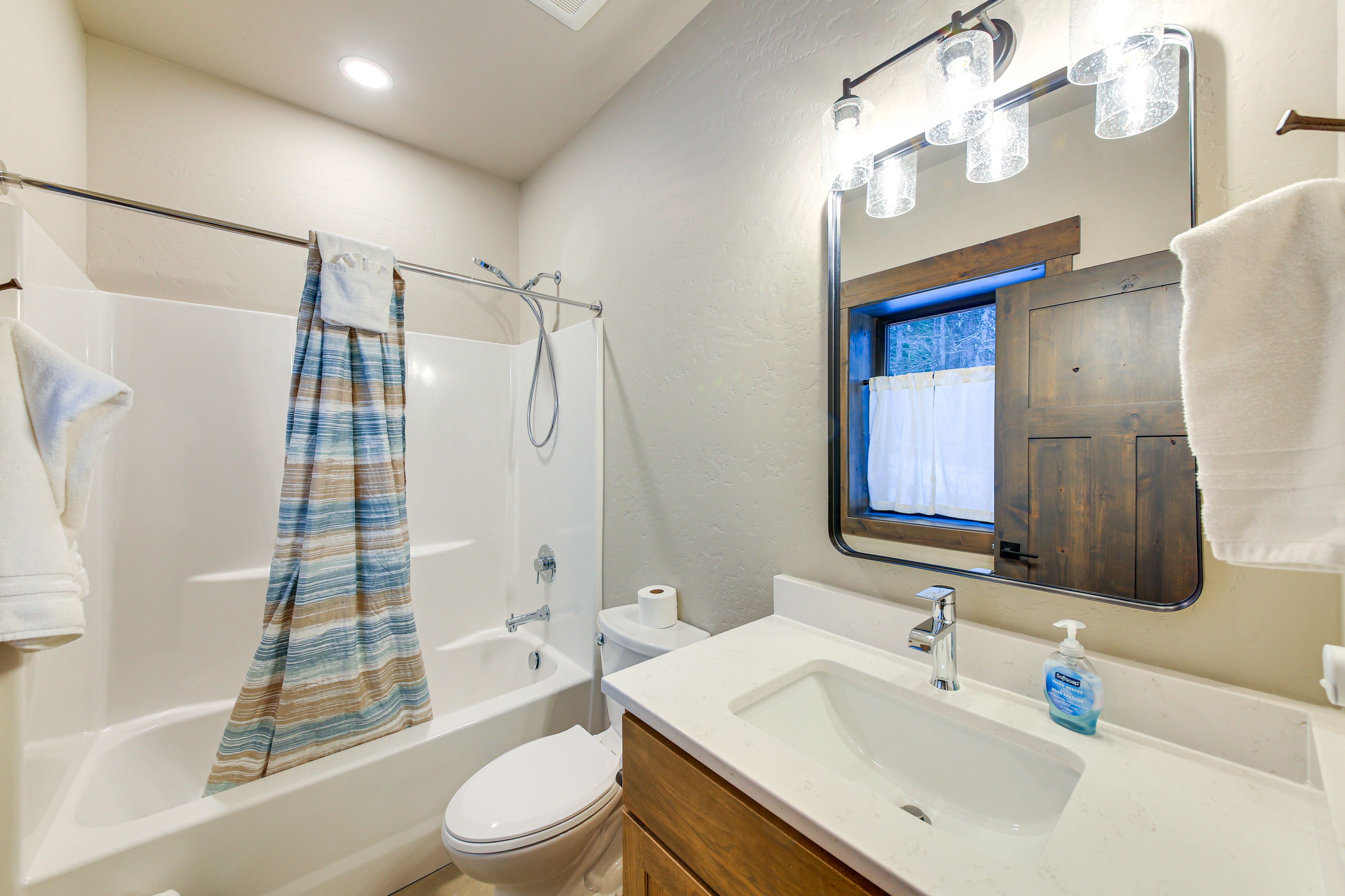 Bathroom | 1st Floor