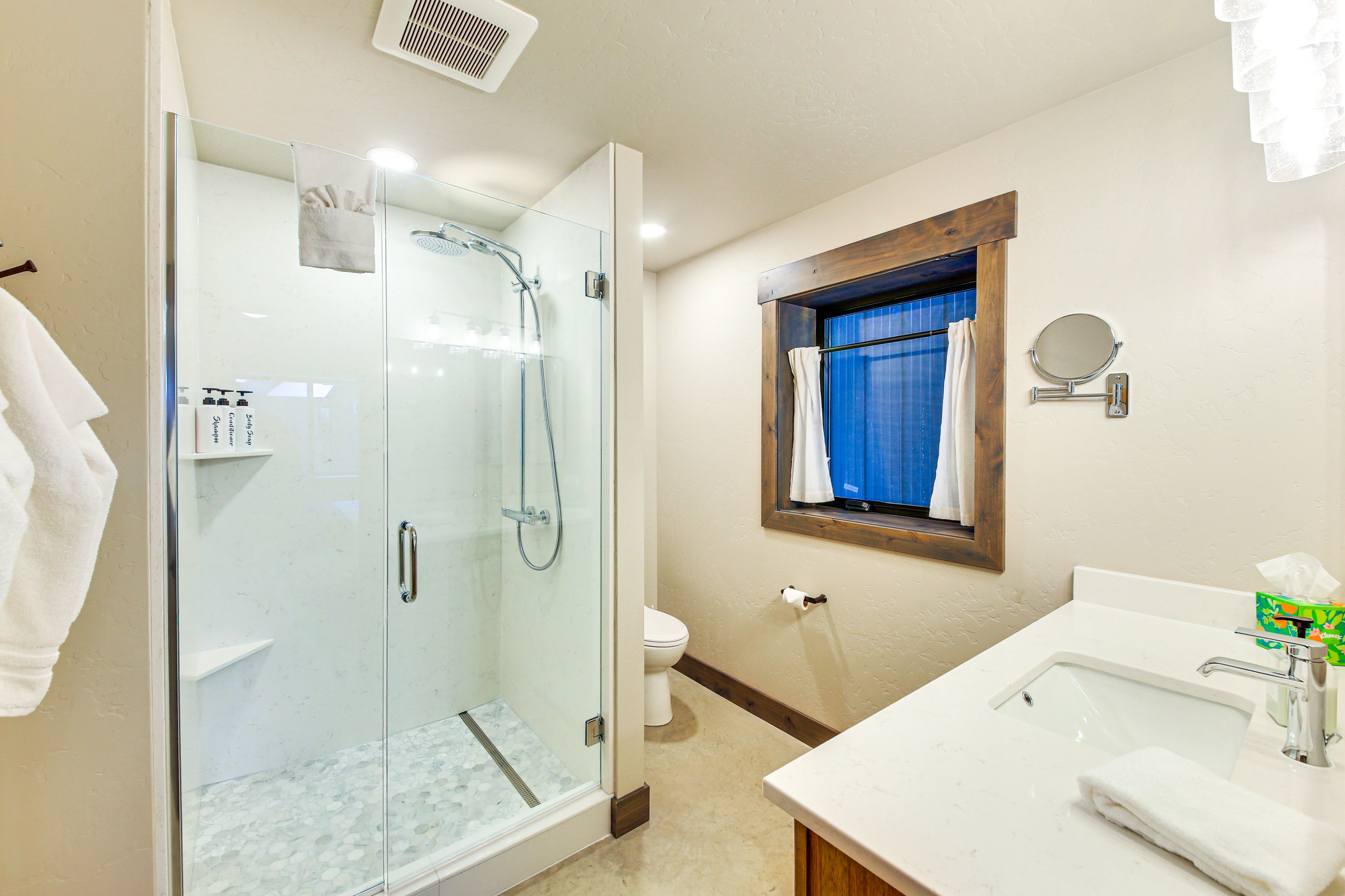 Bathroom | 2nd Floor