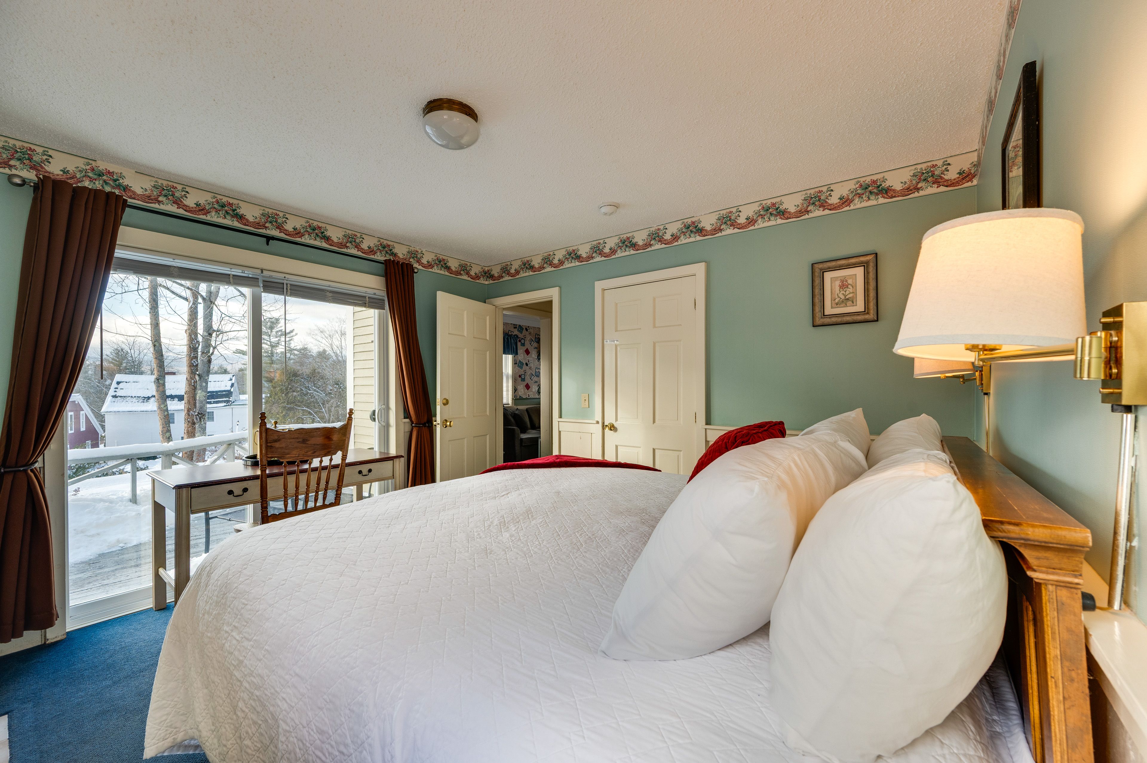 Bedroom 1 | Queen Bed