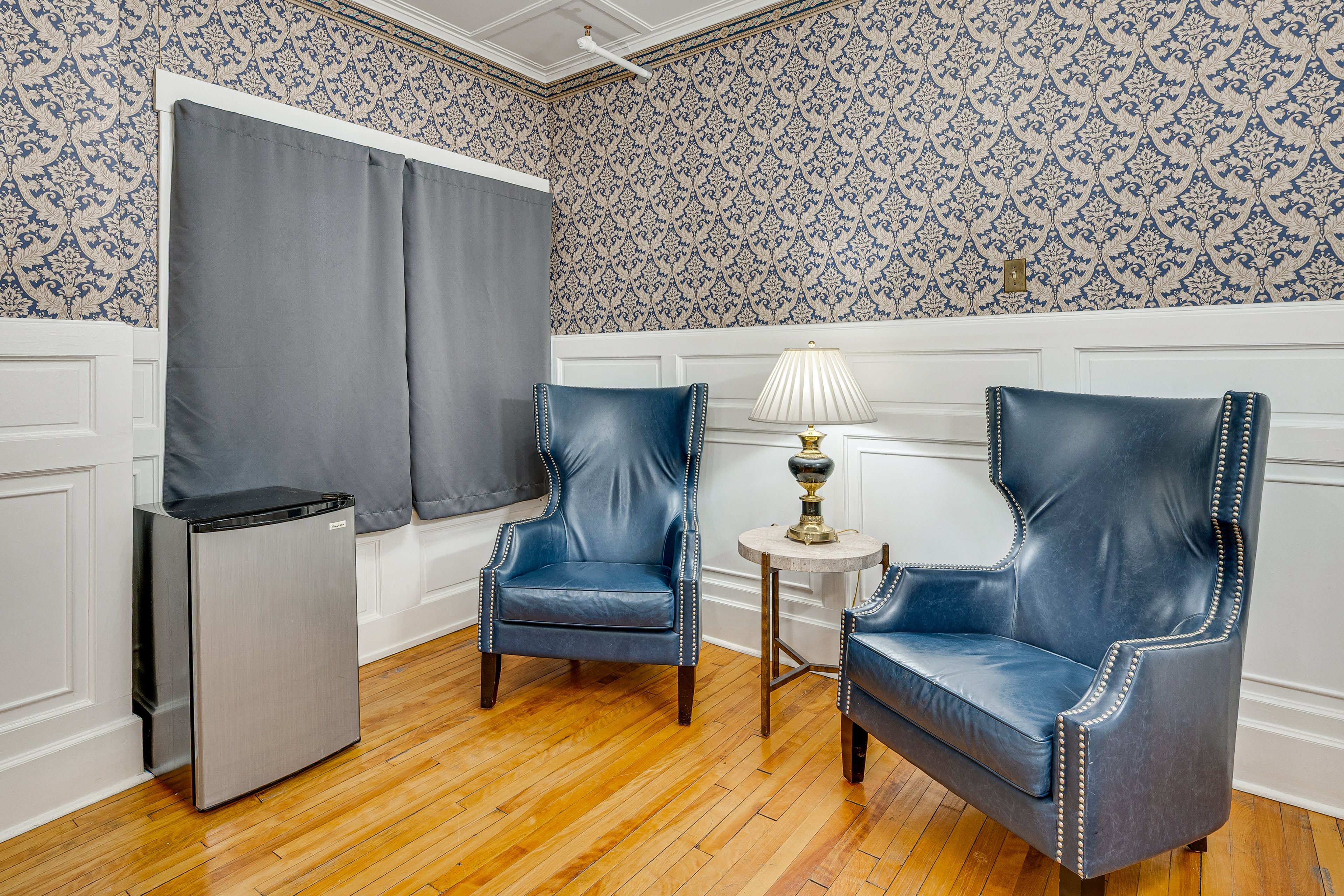 Seating Area | Mini Refrigerator