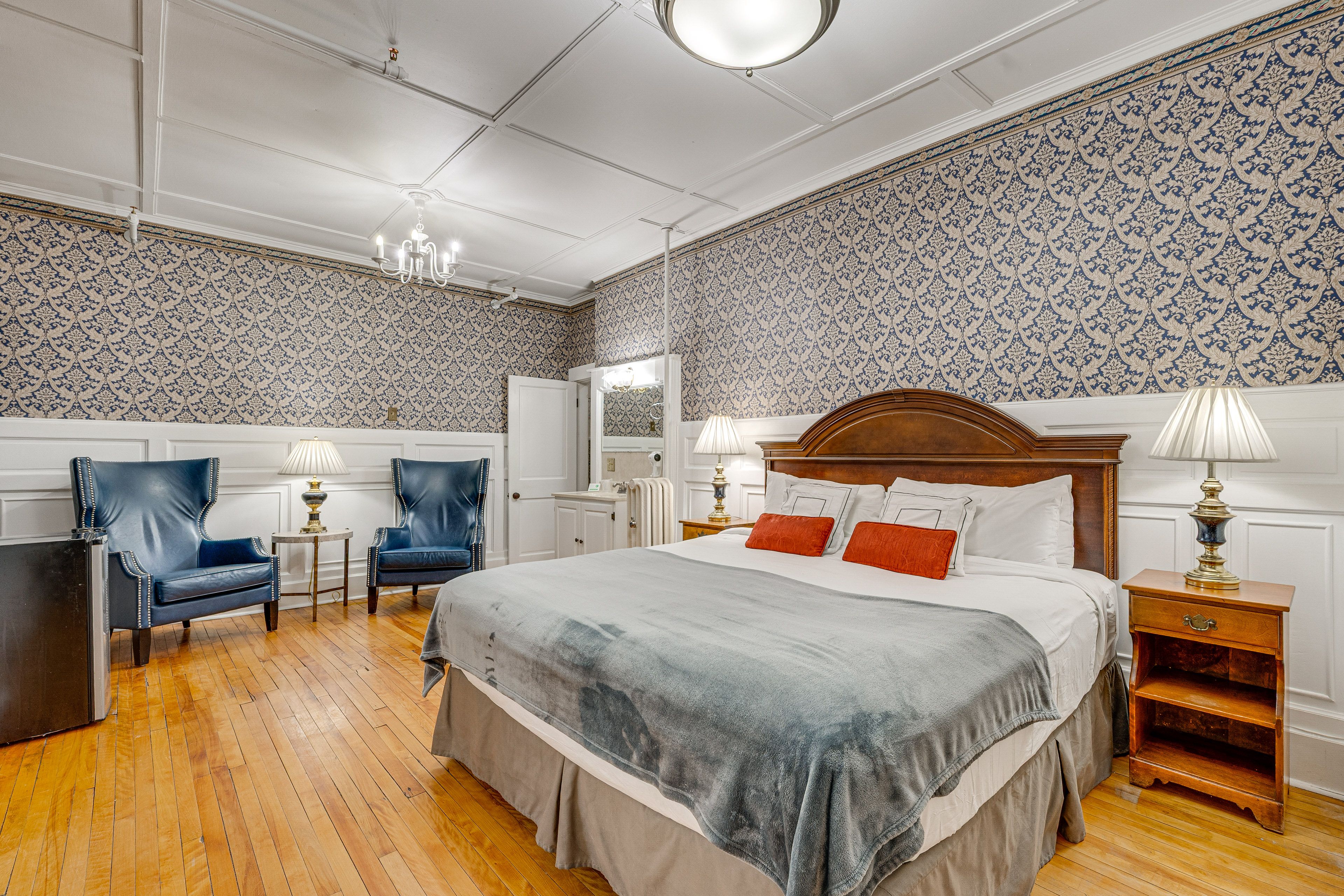 Bedroom 1 | King Bed | Central Heating