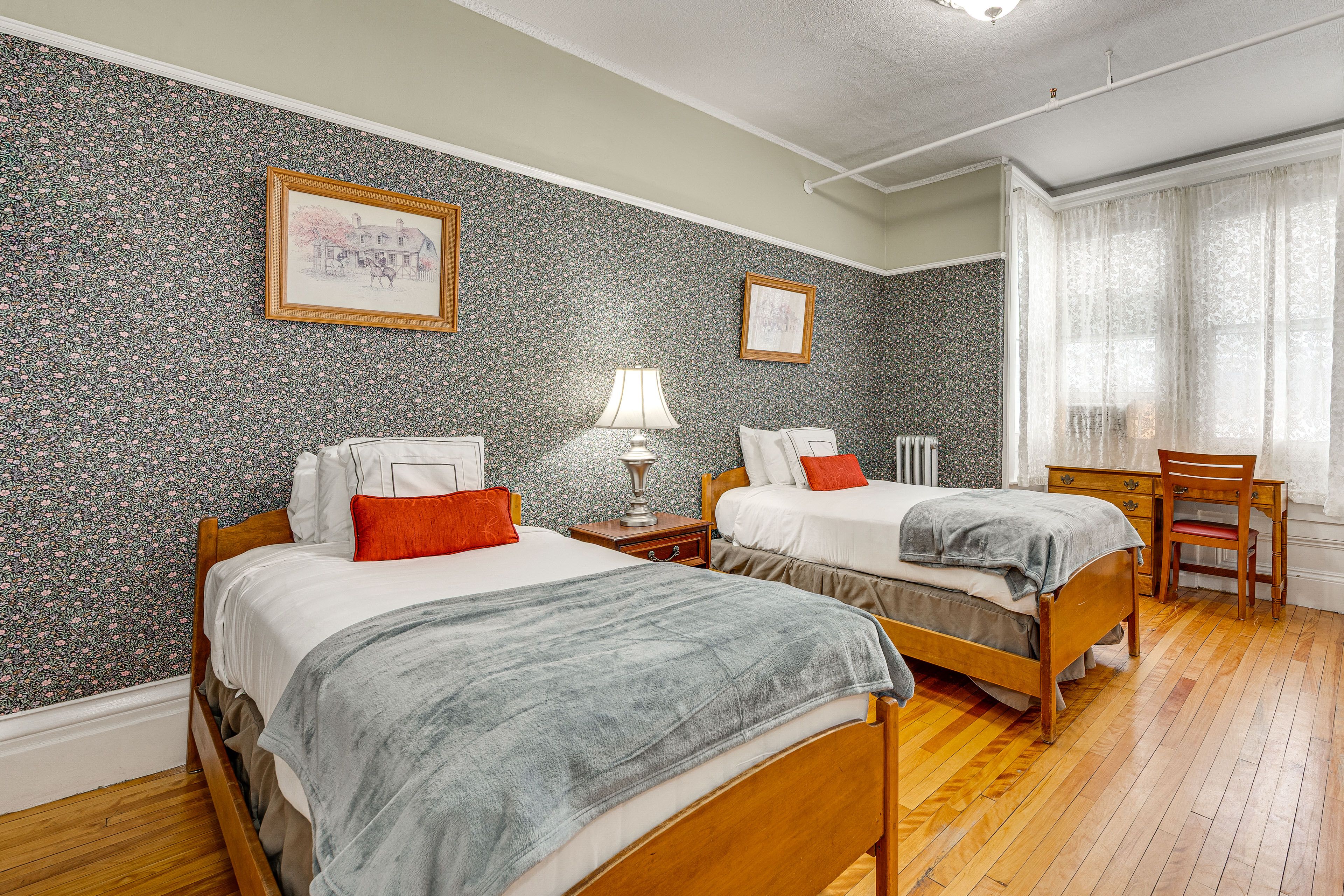 Bedroom 2 | 2 Twin Beds | Desk | Smart TV