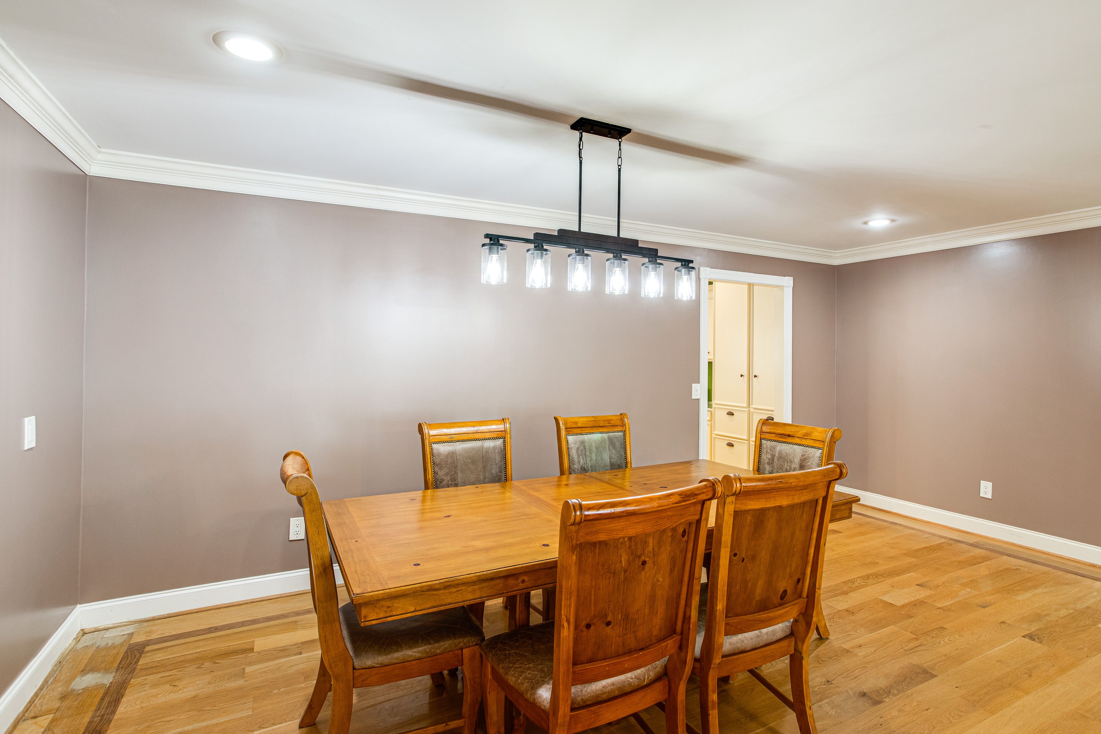 Dining Area | Dishware/Flatware
