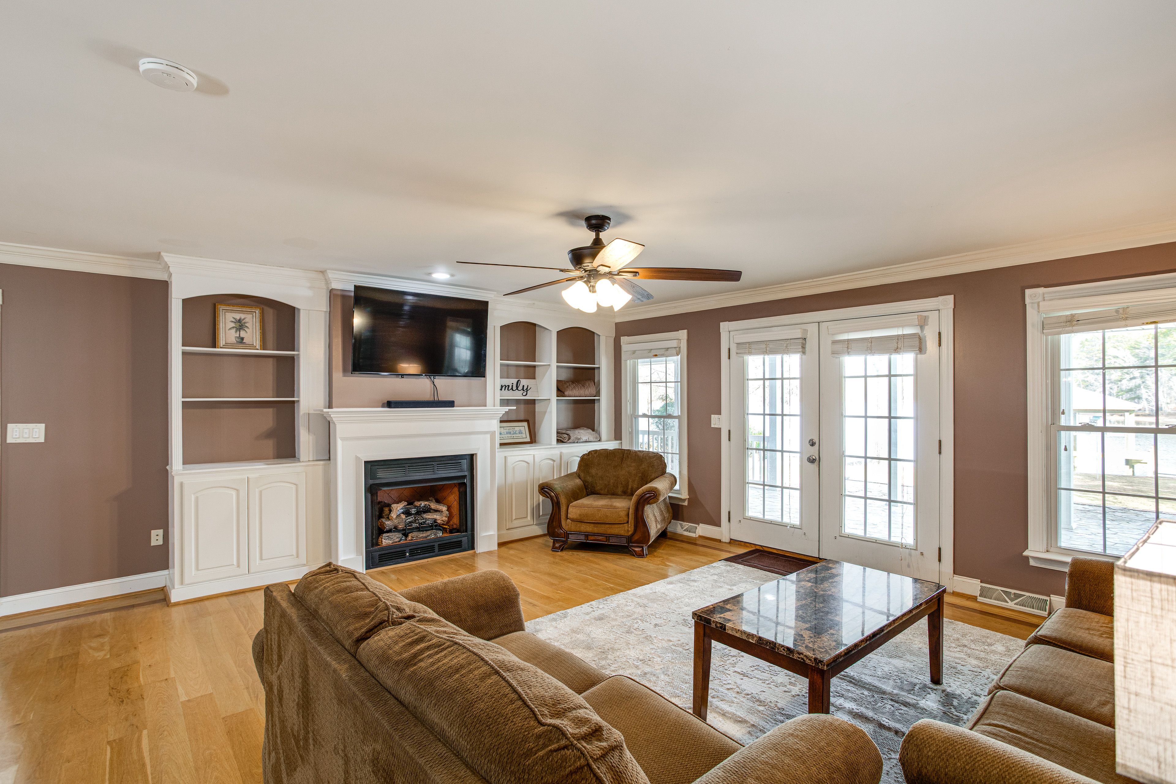 Living Room | Smart TV | Central Heating & A/C | Free WiFi | Board Games