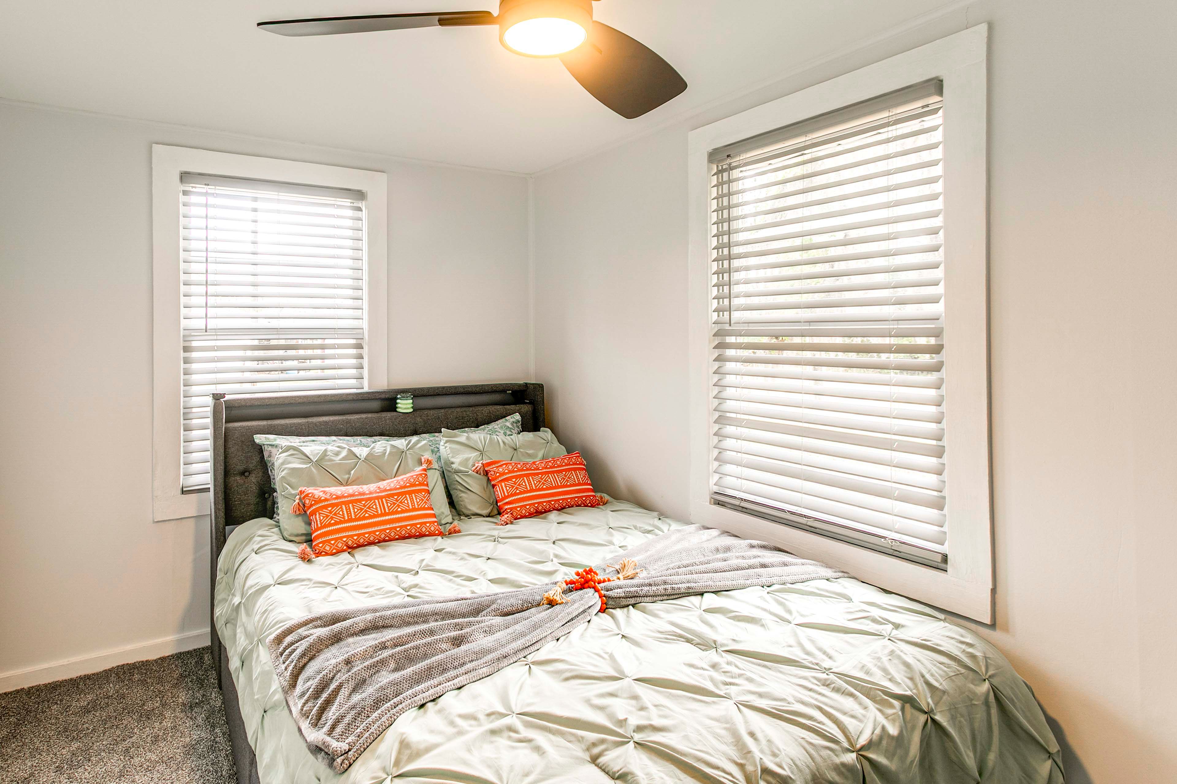 Bedroom 2 | Queen Bed