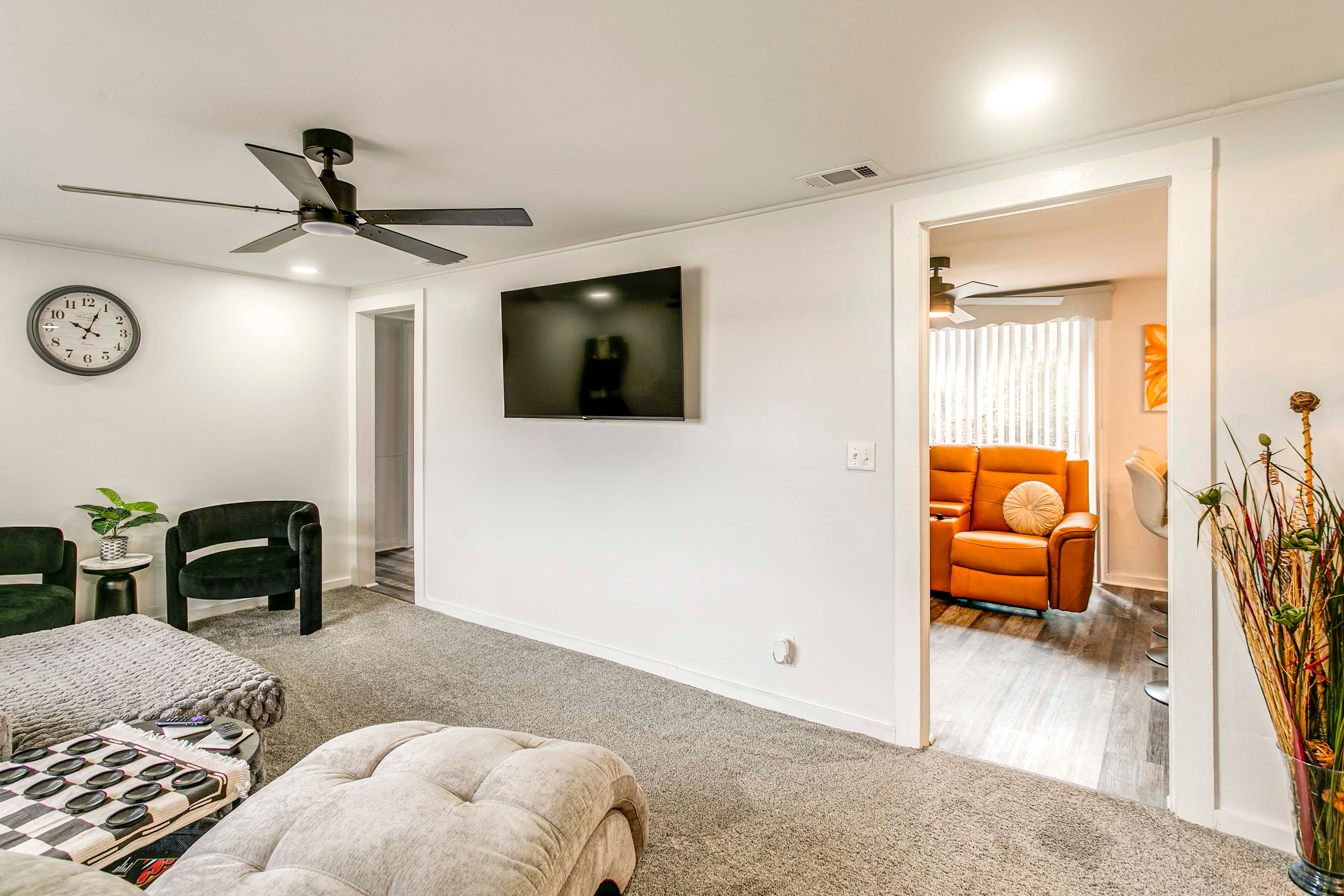 Living Room | Smart TV | Board Games | Central Heating & A/C | Free WiFi