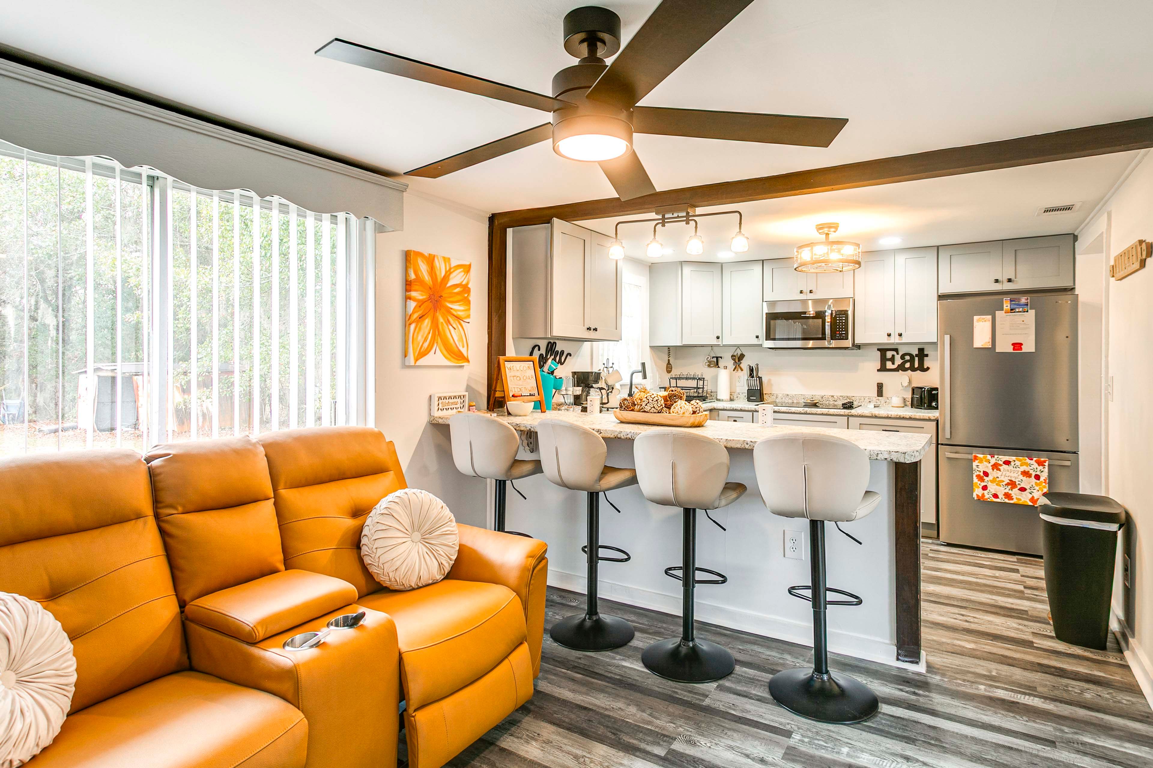 Additional Living Area | Smart TV