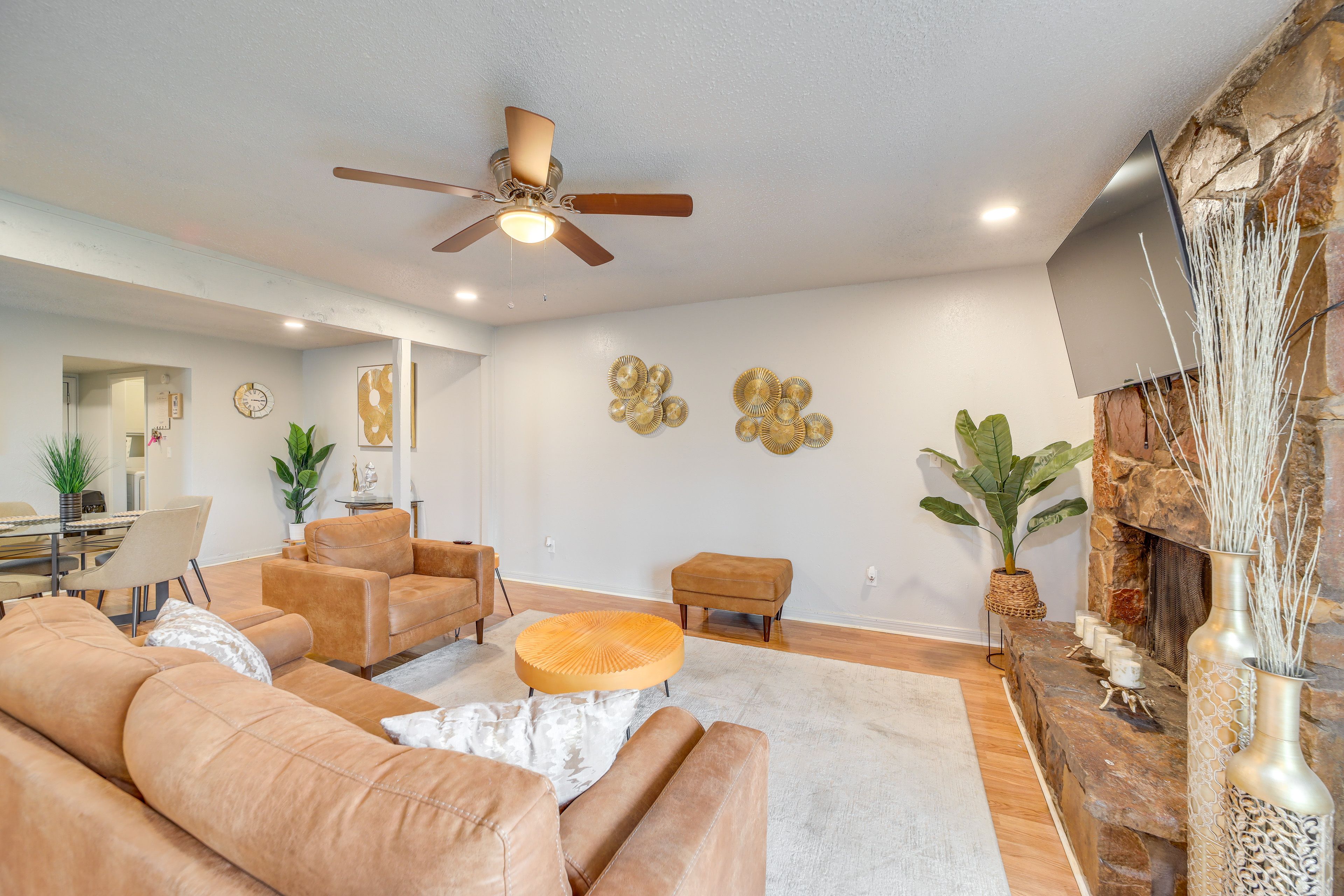 Living Room | 1st Floor | Flat-Screen TV | Central Heating & A/C | Free WiFi