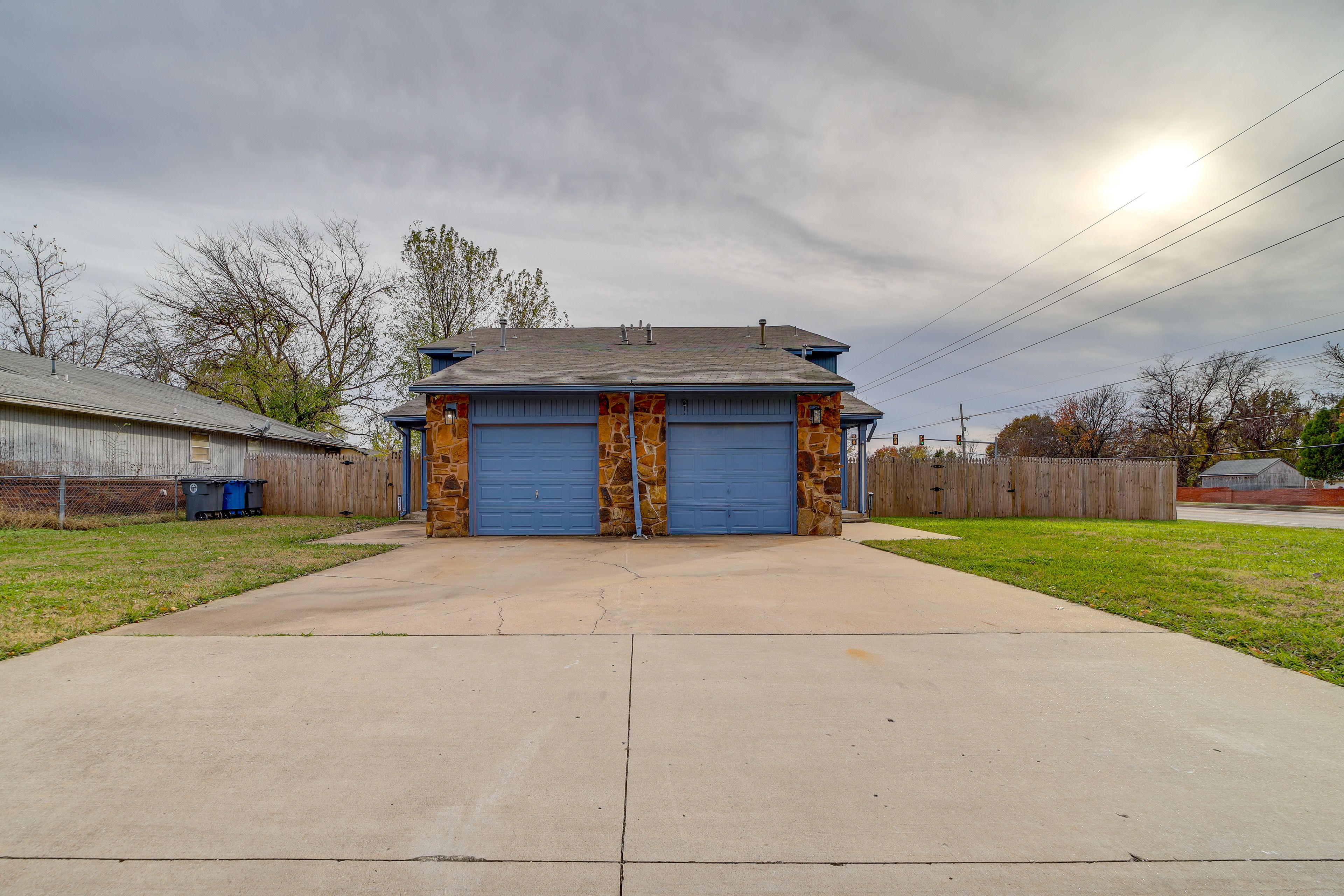 Parking | Shared Driveway (2 Vehicles)