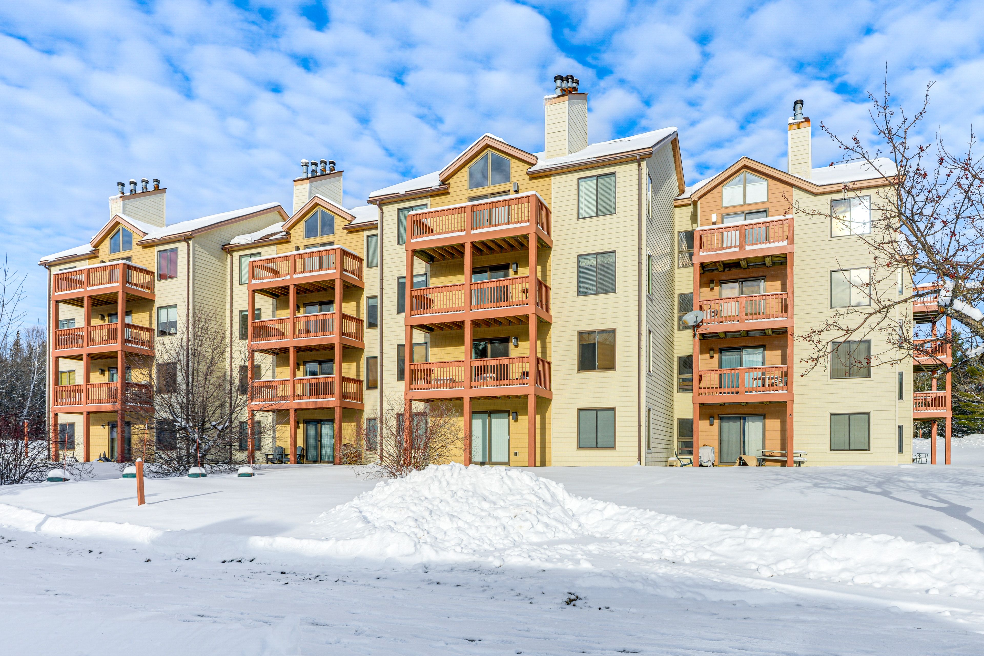 Parking | Community Lot (2 Vehicles Max)