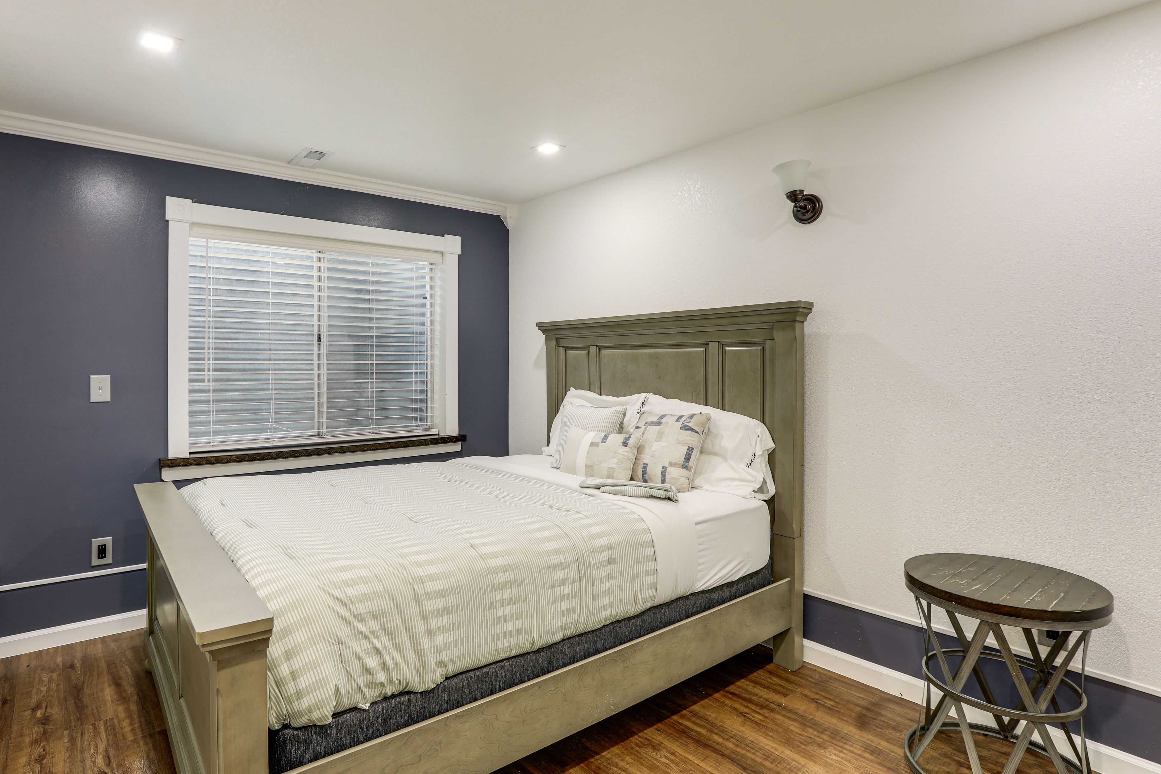 Bedroom 2 | Queen Bed