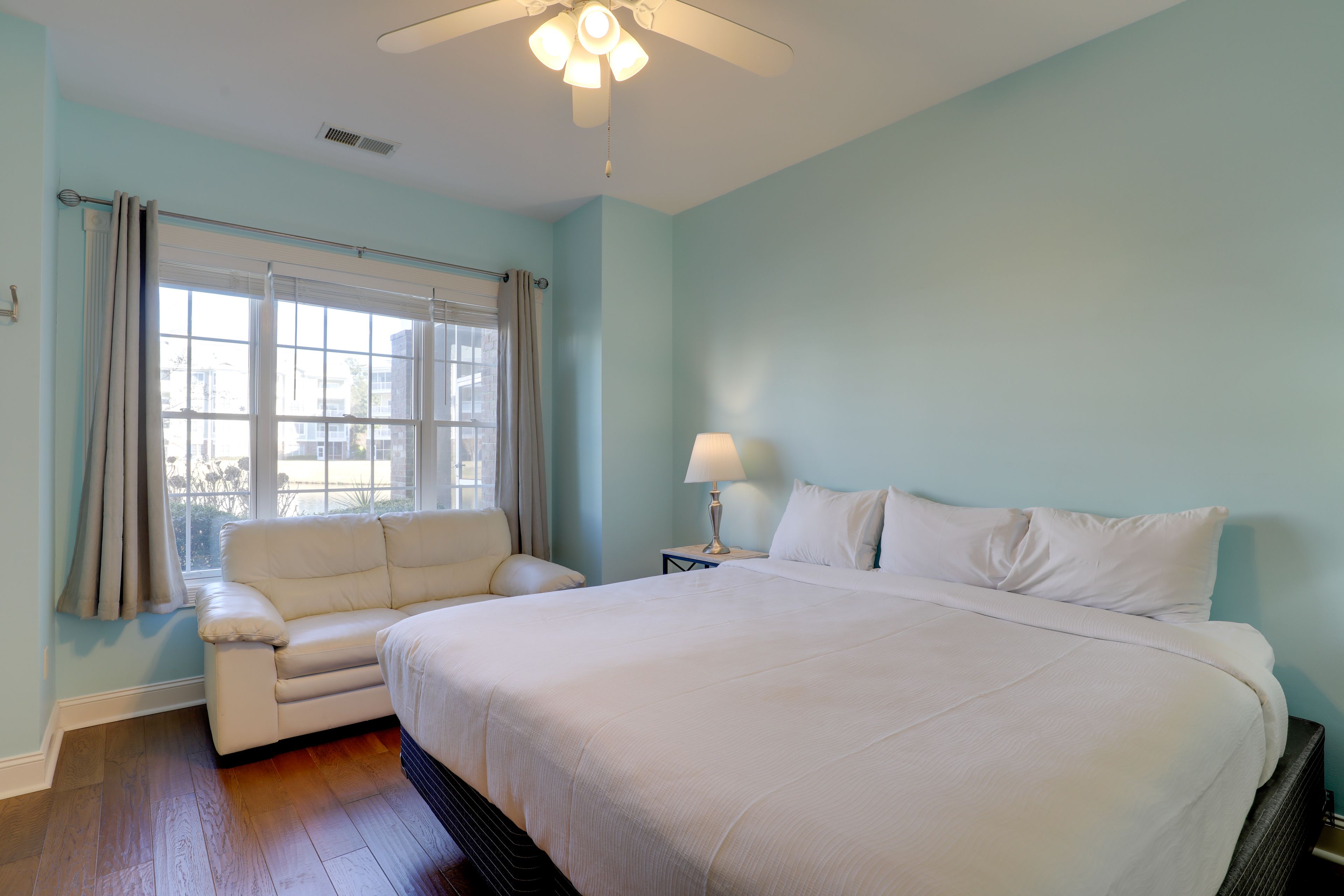 Bedroom 2 | King Bed | Smart TV