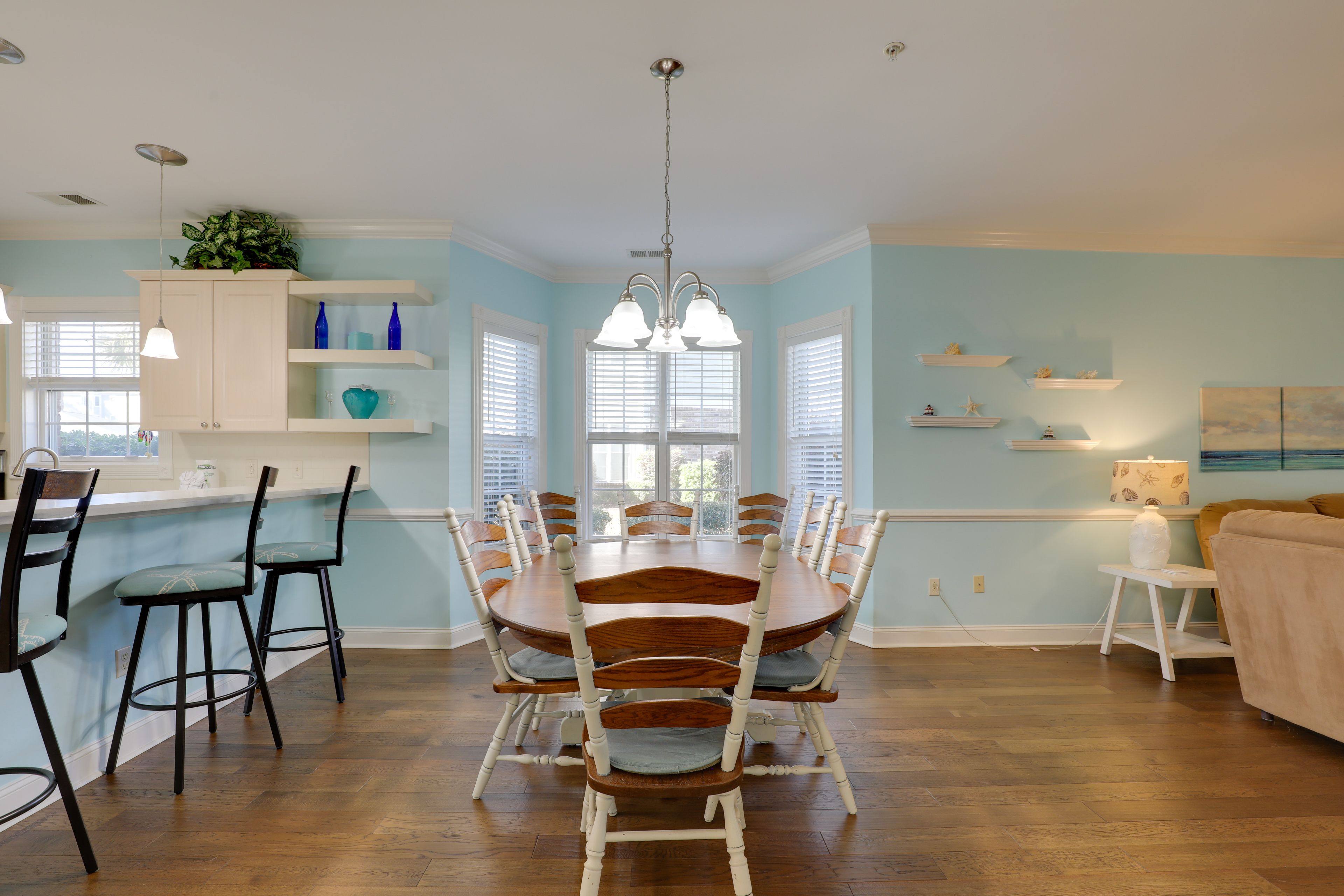 Dining Area | Dishware/Flatware Provided