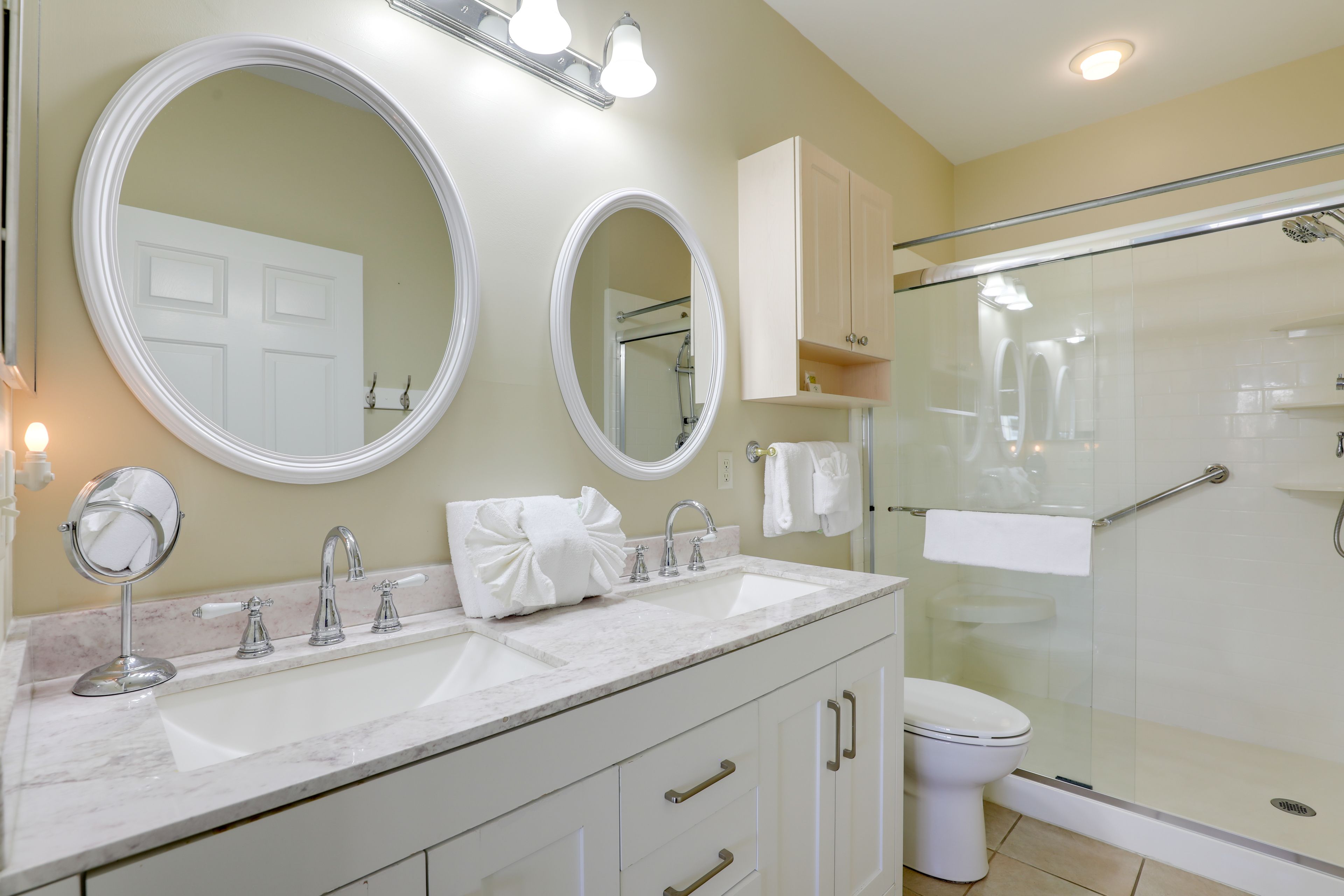 En-Suite Bathroom | Towels Provided