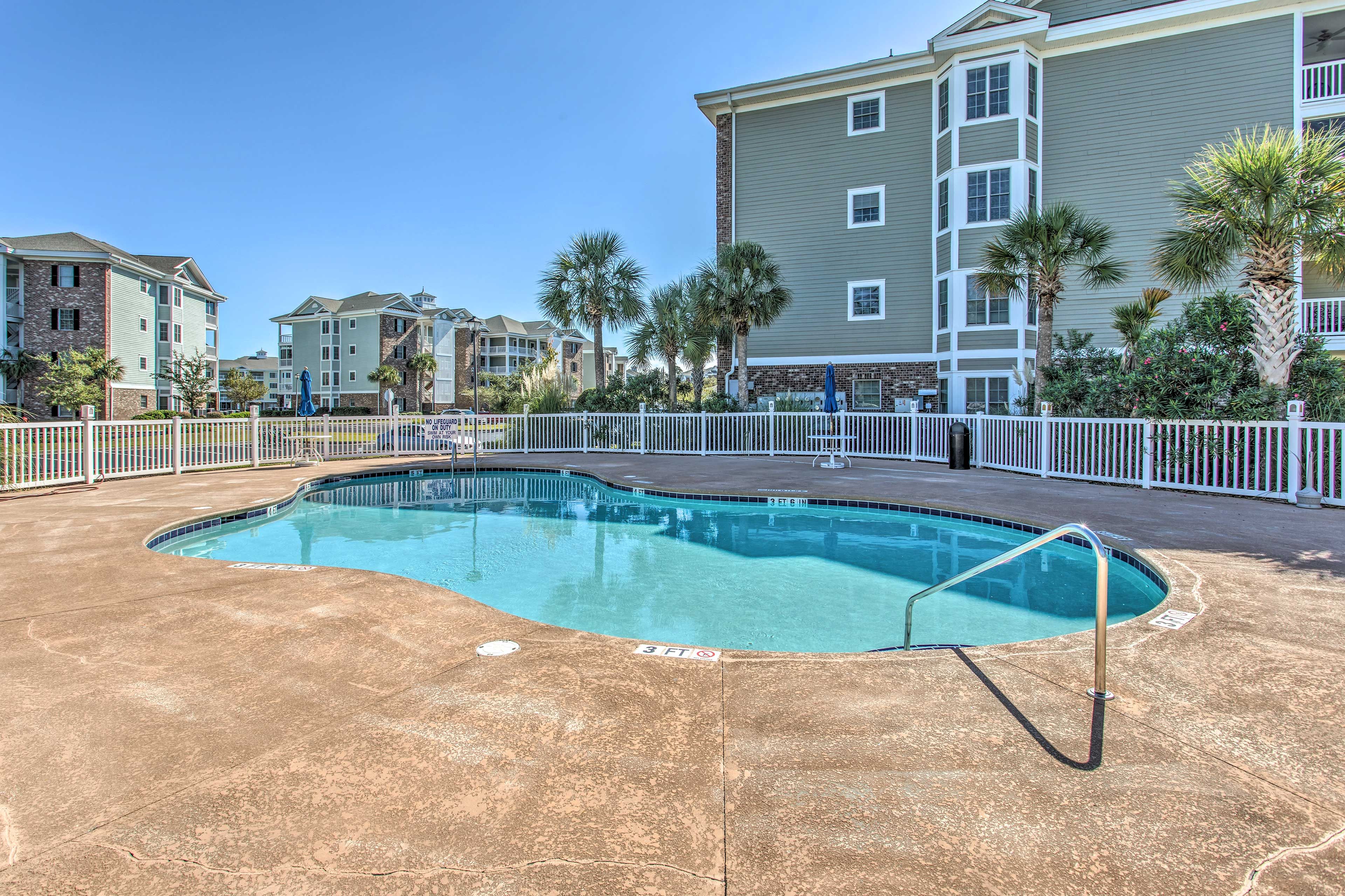 Magnolia Pointe Community Amenities | Outdoor Pool