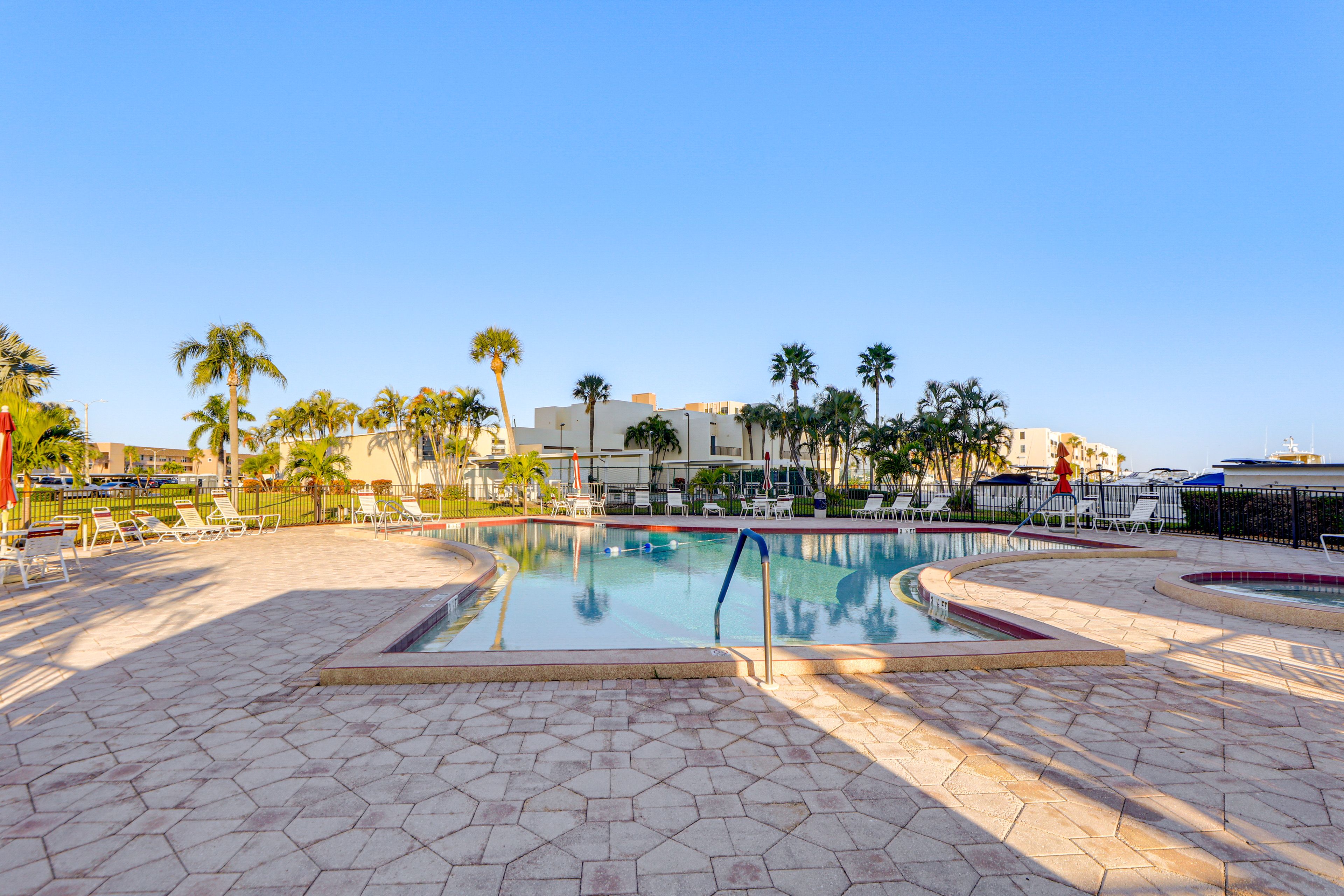 Community Amenities | Bay Island