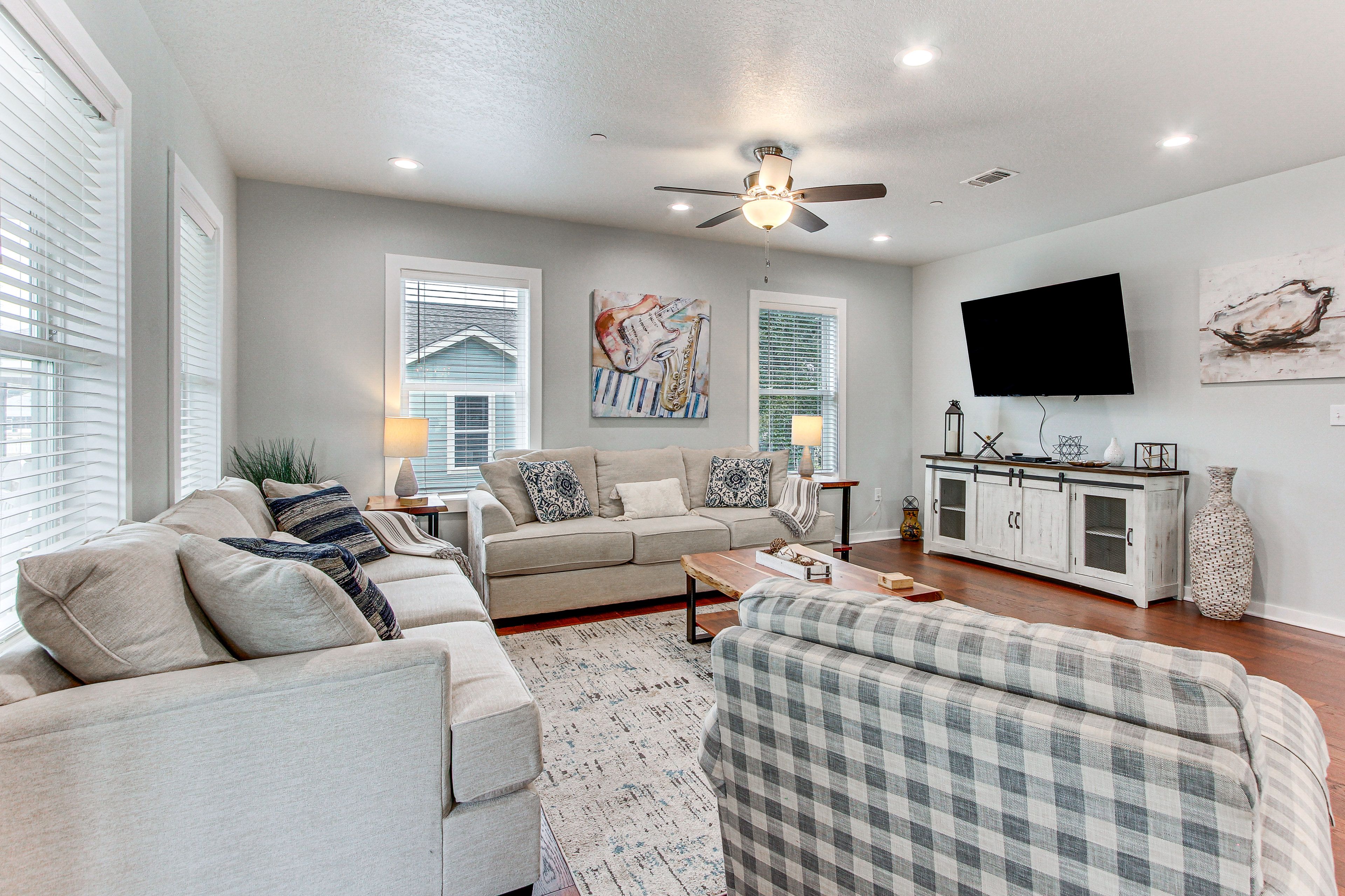 Living Room | Free WiFi | Smart TV