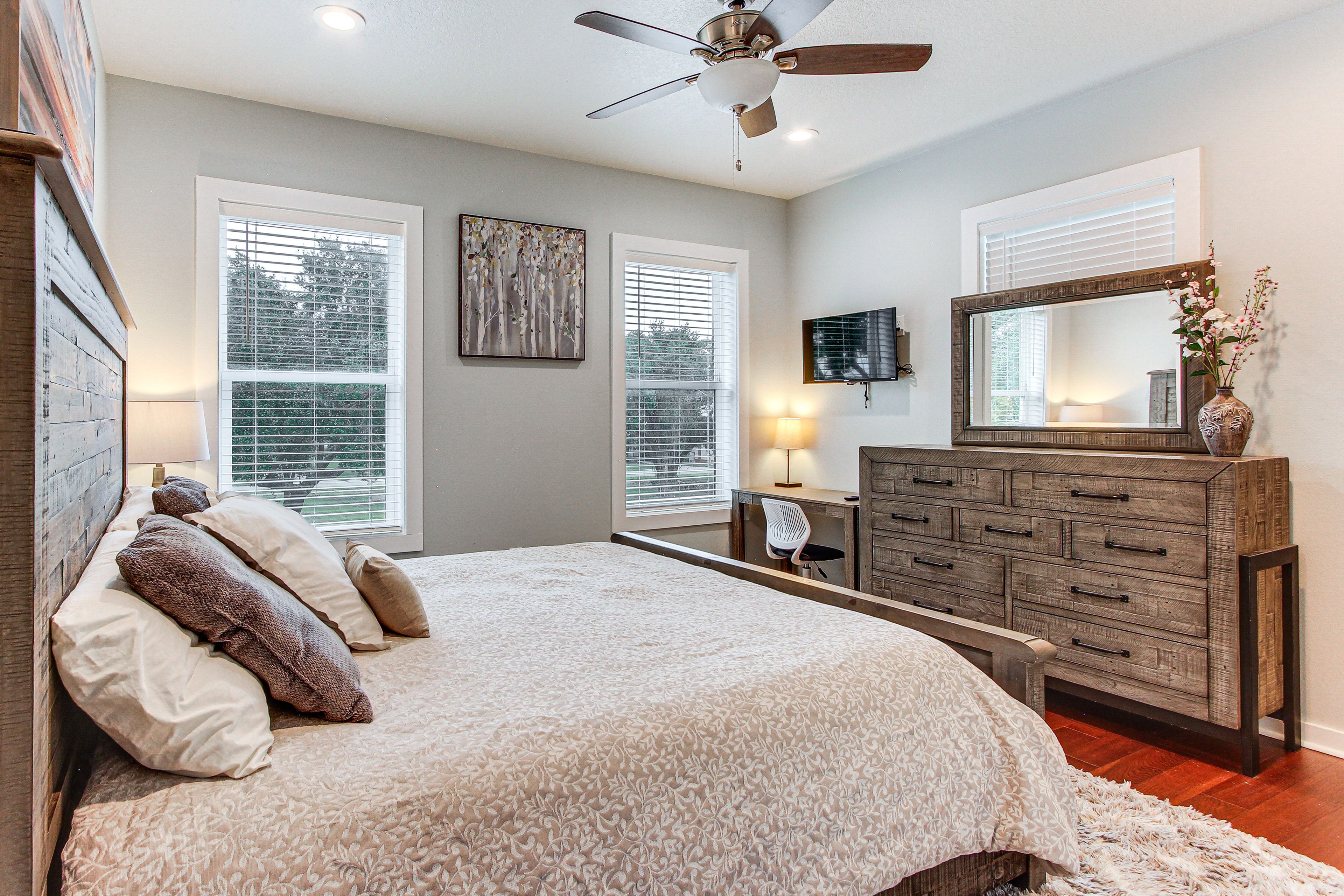 Bedroom 1 | King Bed | Linens Provided