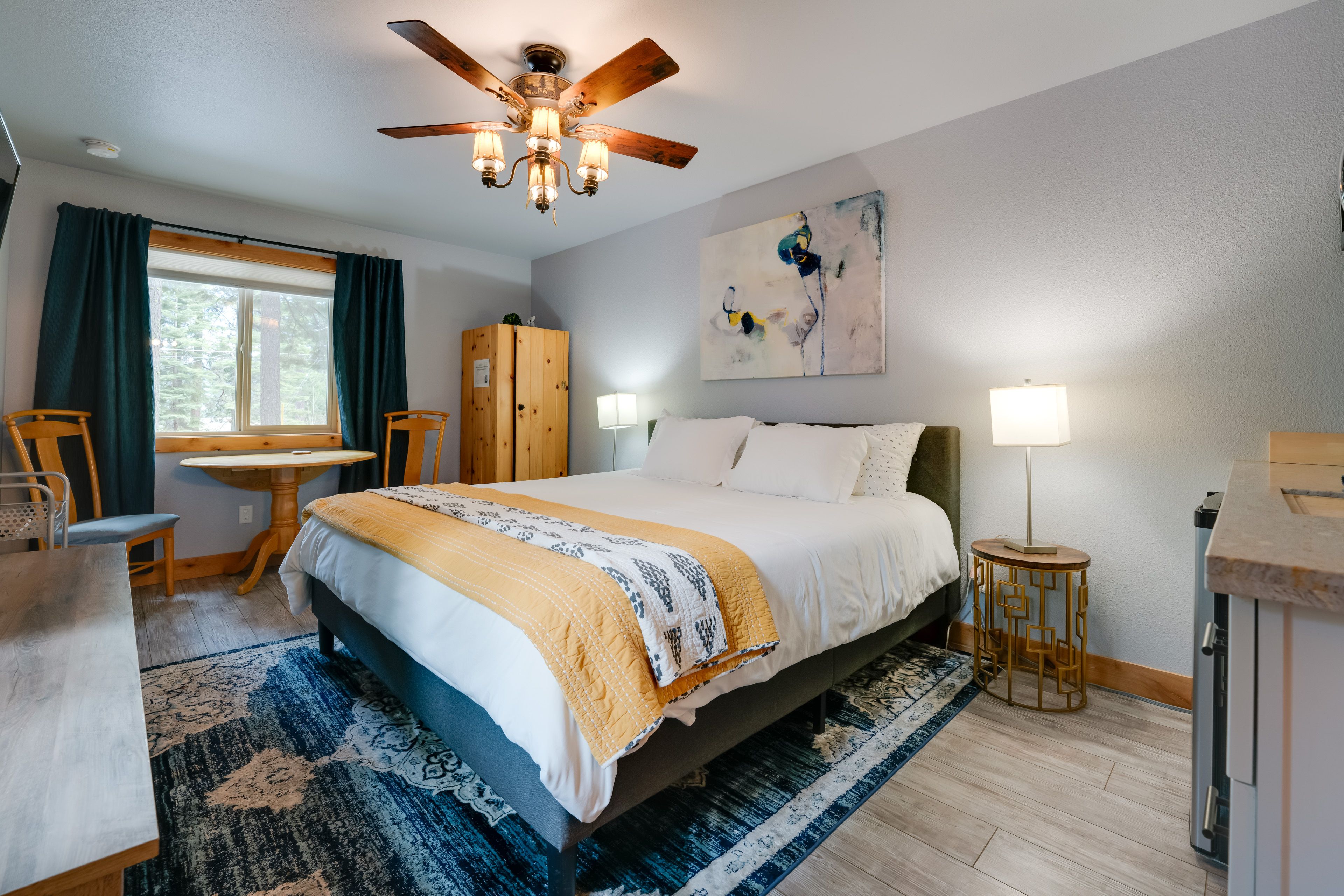 Studio | Queen Bed | Linens