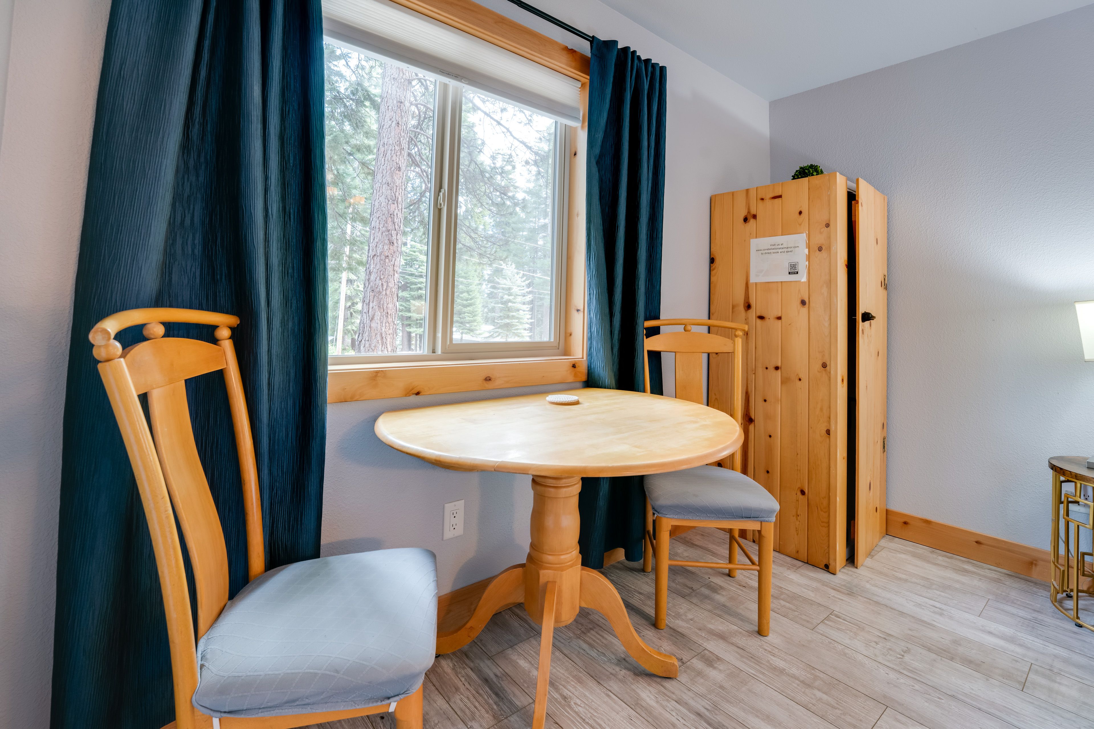 Studio | Dining Area