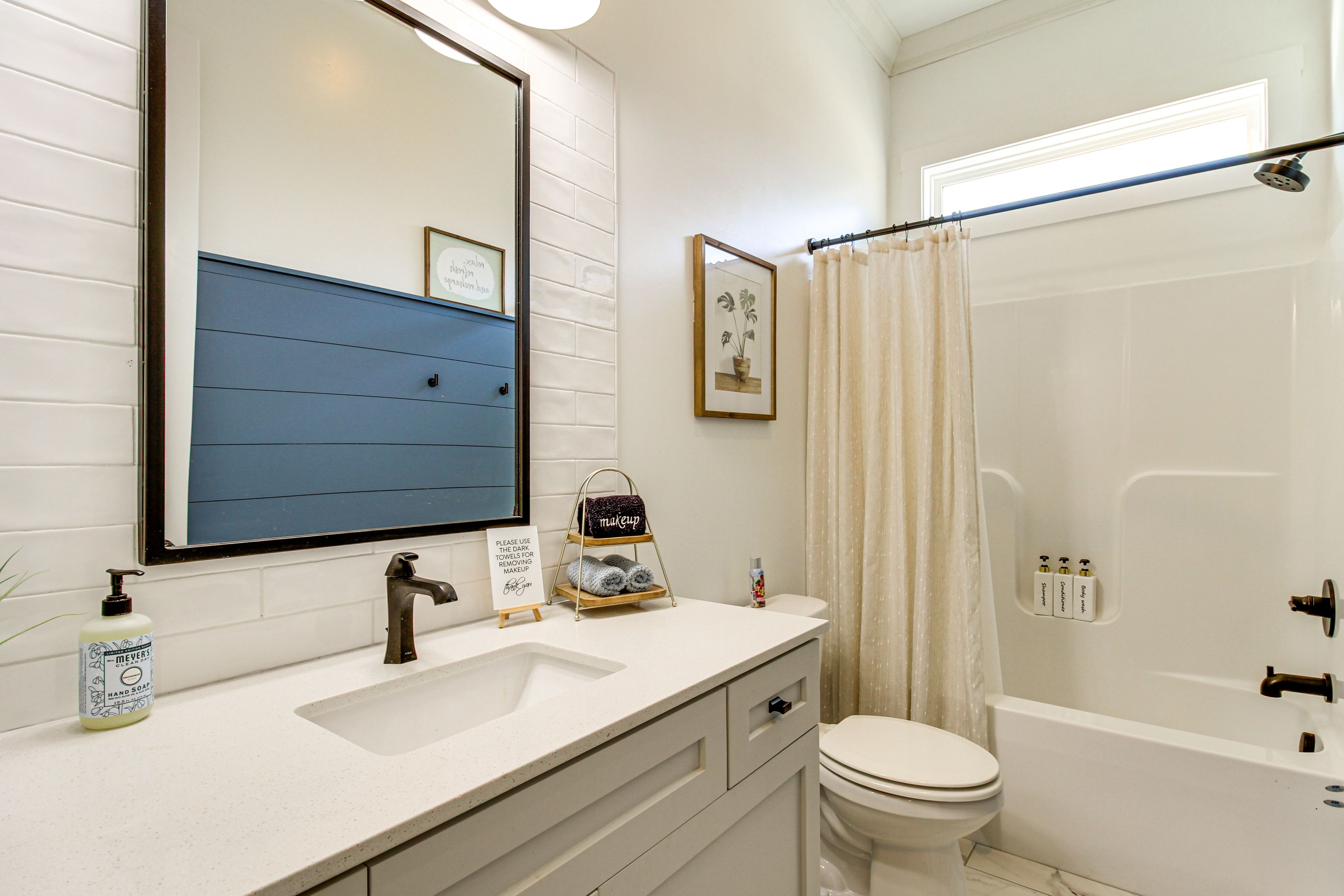 Bathroom | 1st Floor