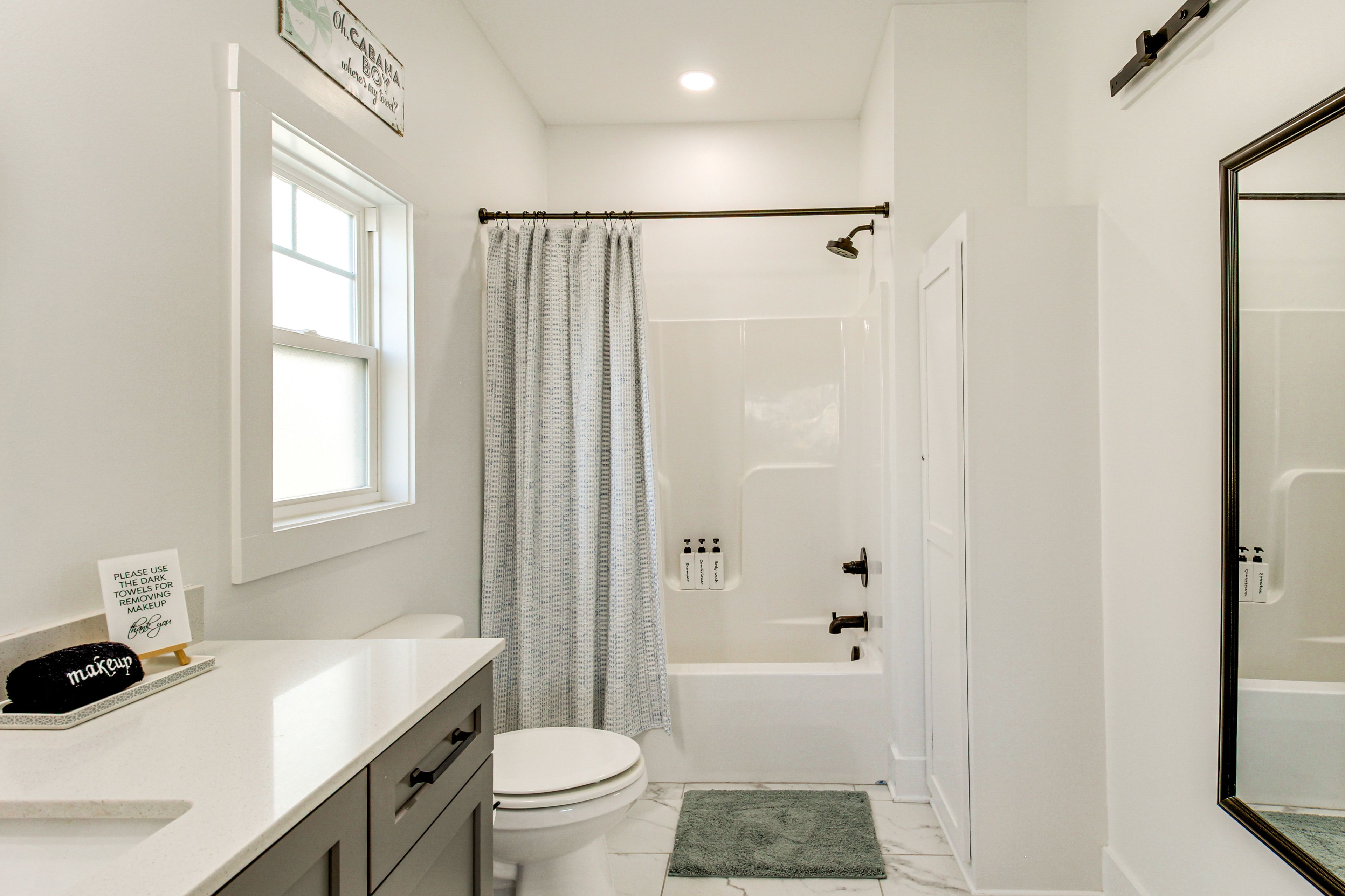 En-Suite Bathroom | 2nd Floor