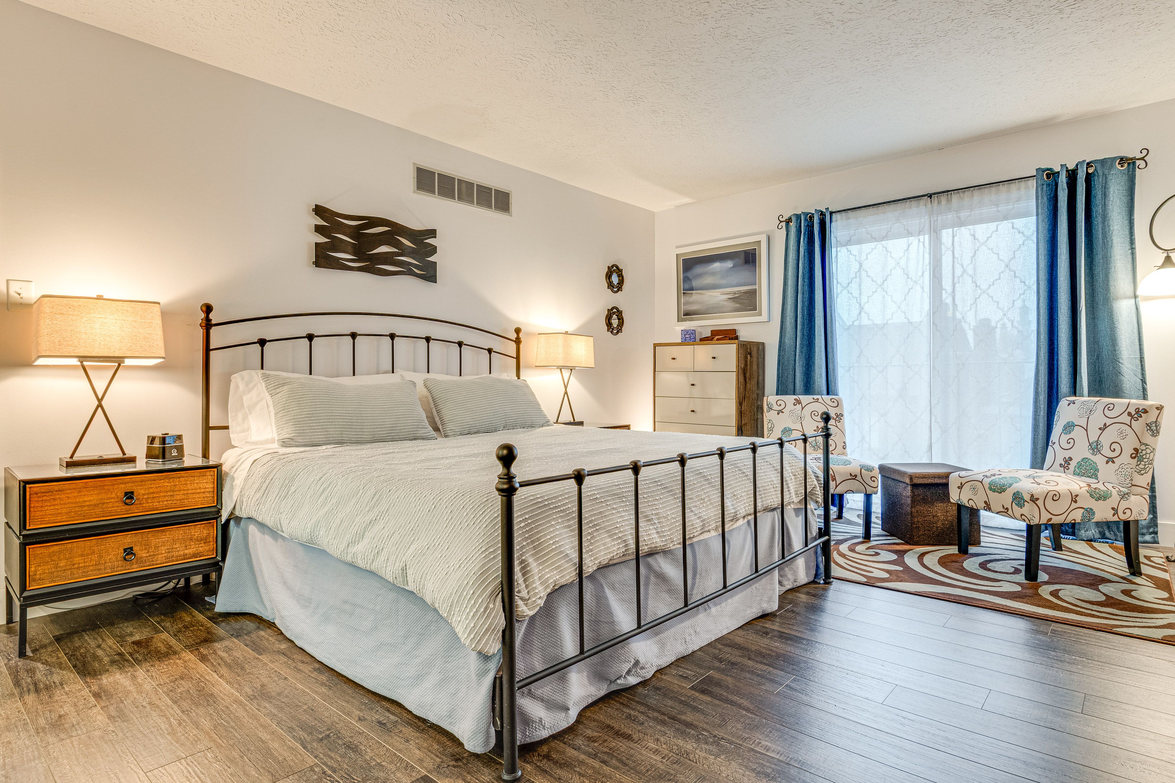 Bedroom 1 | 2nd Floor | King Bed | En-Suite Bathroom | 65" Smart TV