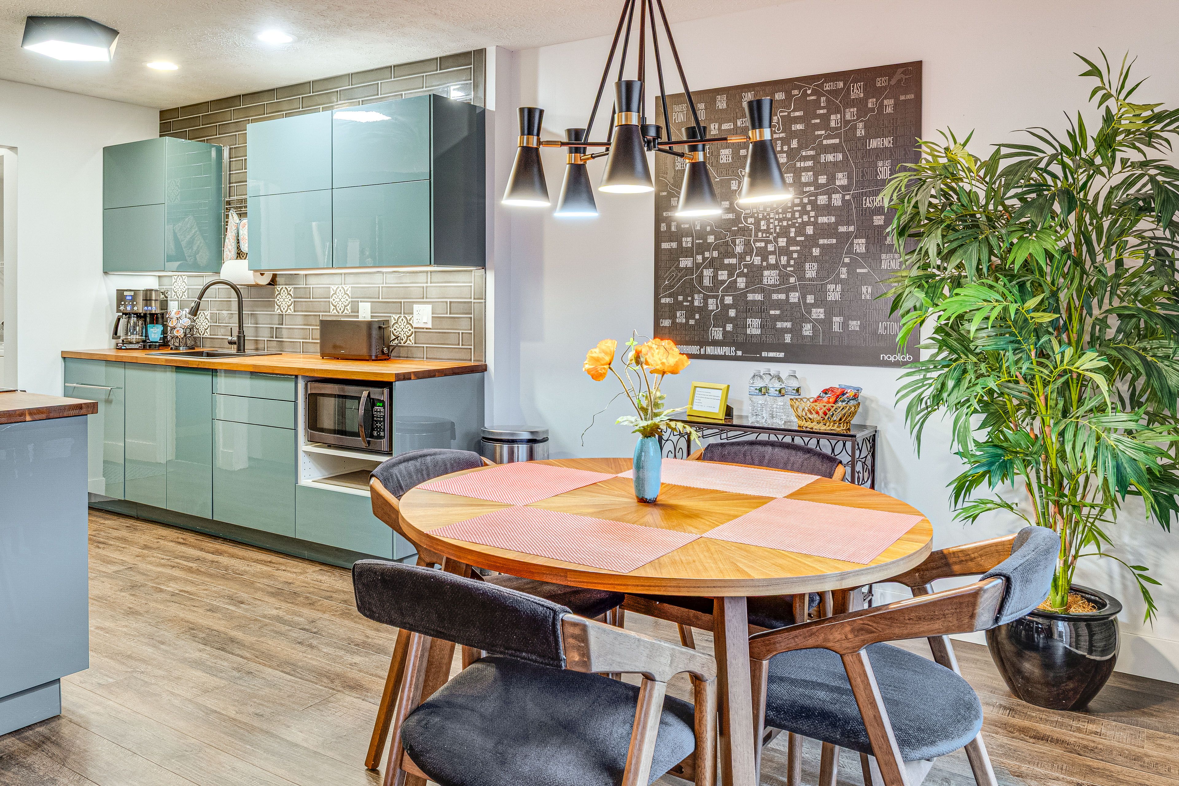 Kitchen | 1st Floor | Combo Single-Serve/Drip Coffee Maker