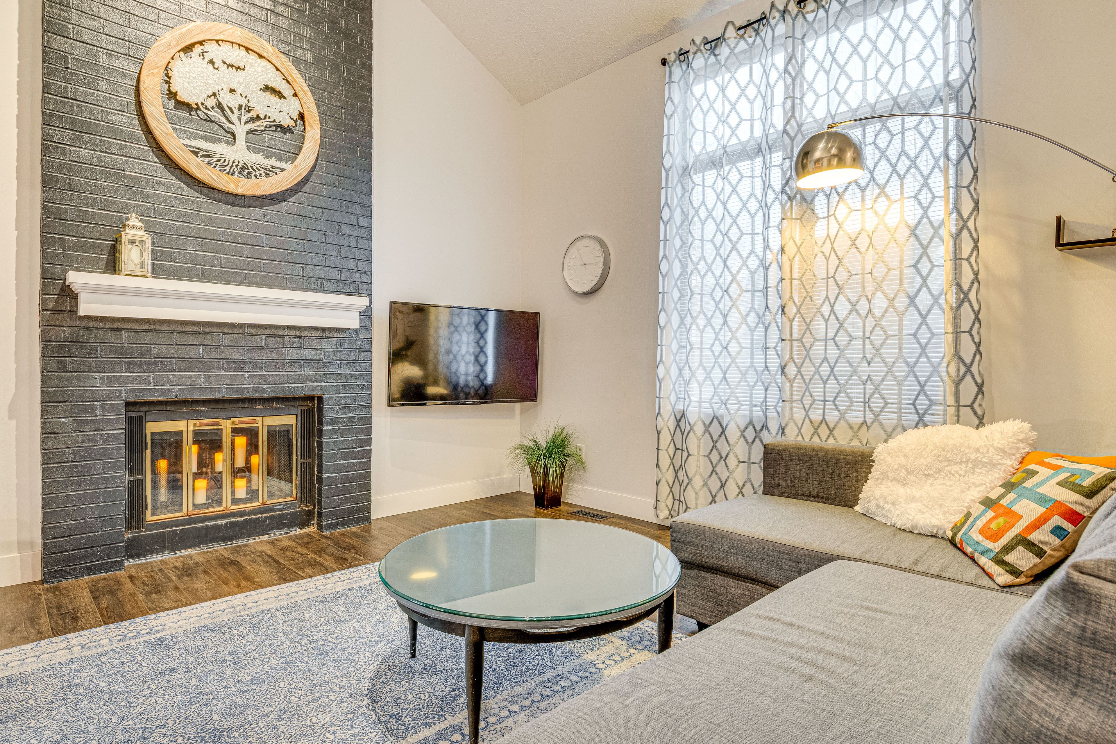 Living Room | 1st Floor | Smart TV | Central A/C & Heating