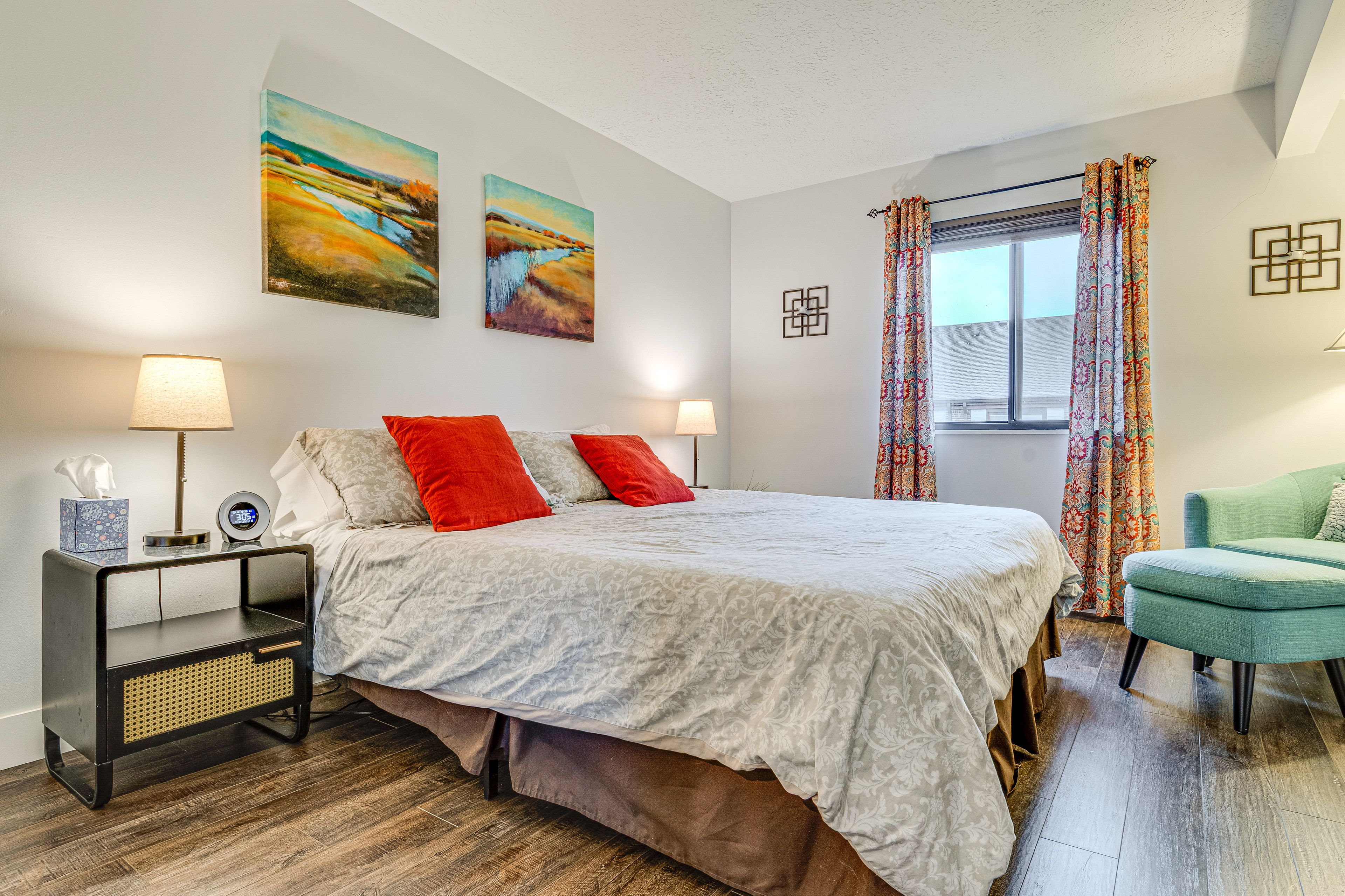 Bedroom 2 | 2nd Floor | King Bed | Linens Provided