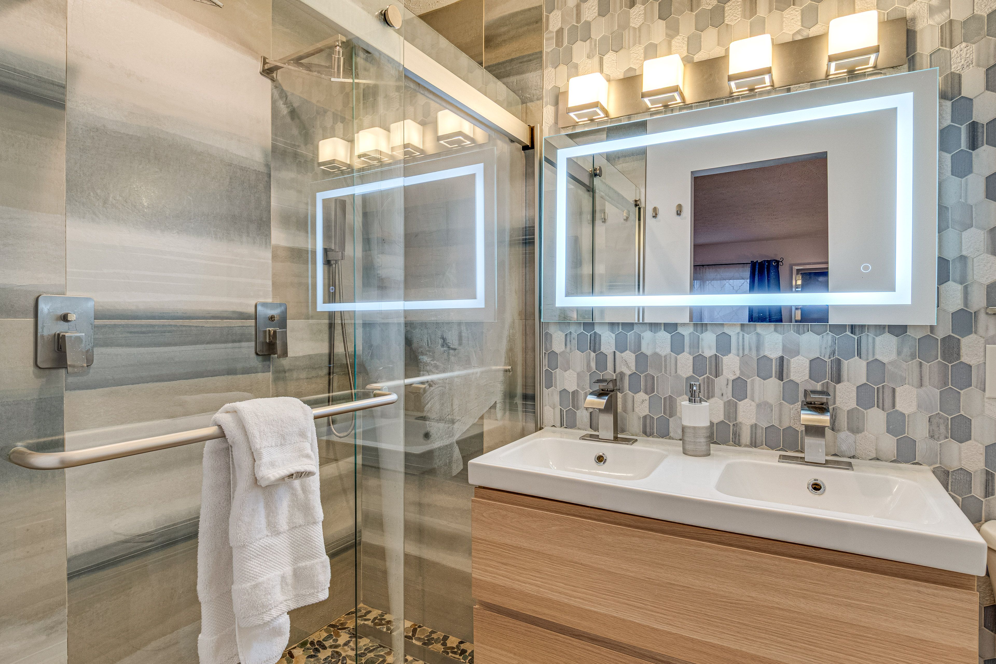 En-Suite Bathroom | 2nd Floor | Towels Provided